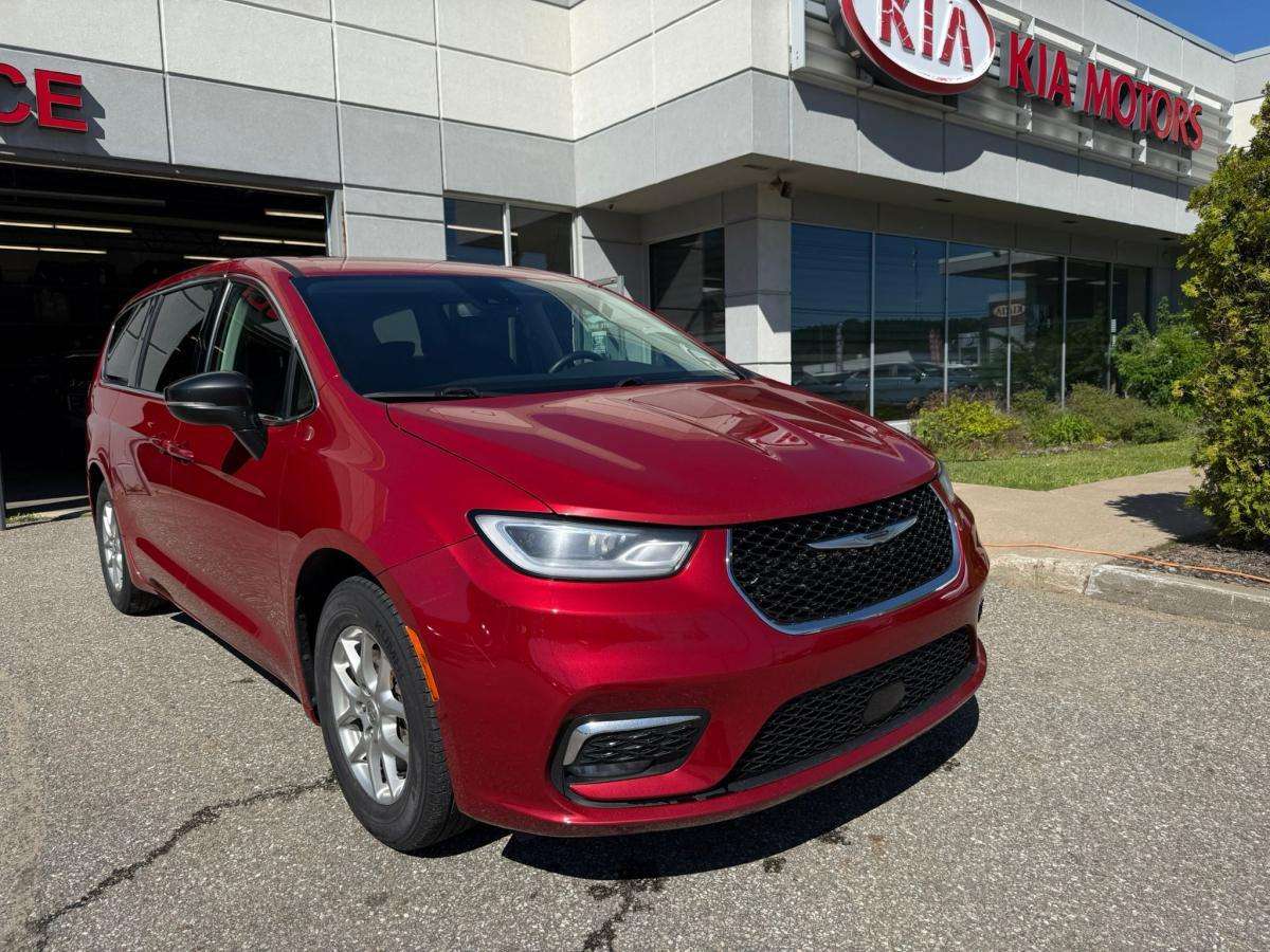 2024 Chrysler Pacifica Touring-L TA
