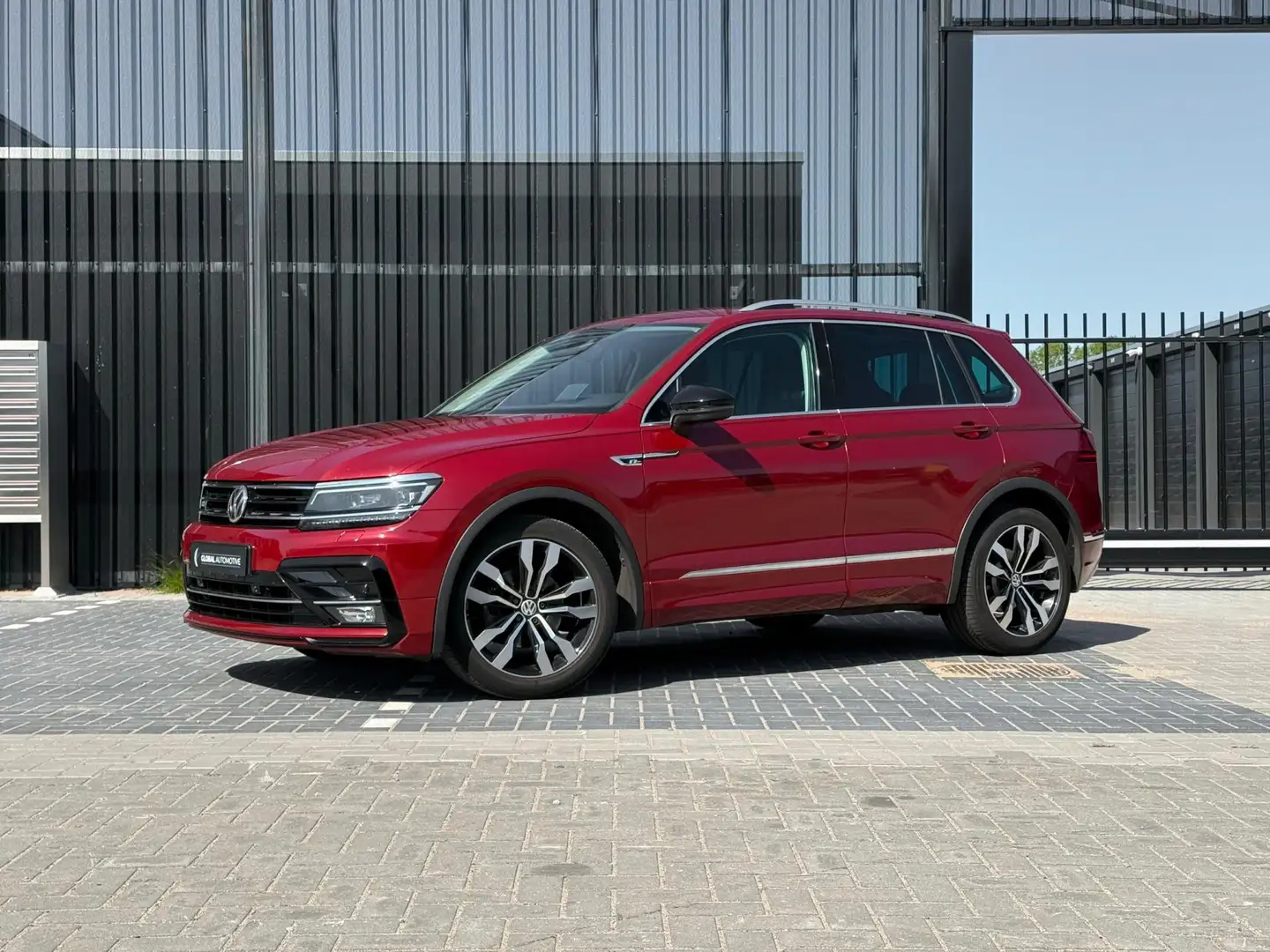 Volkswagen Tiguan 1.5 TSI ACT 150PK - R LINE - AUTOMAAT - ELEKTRISCH Rouge - 1