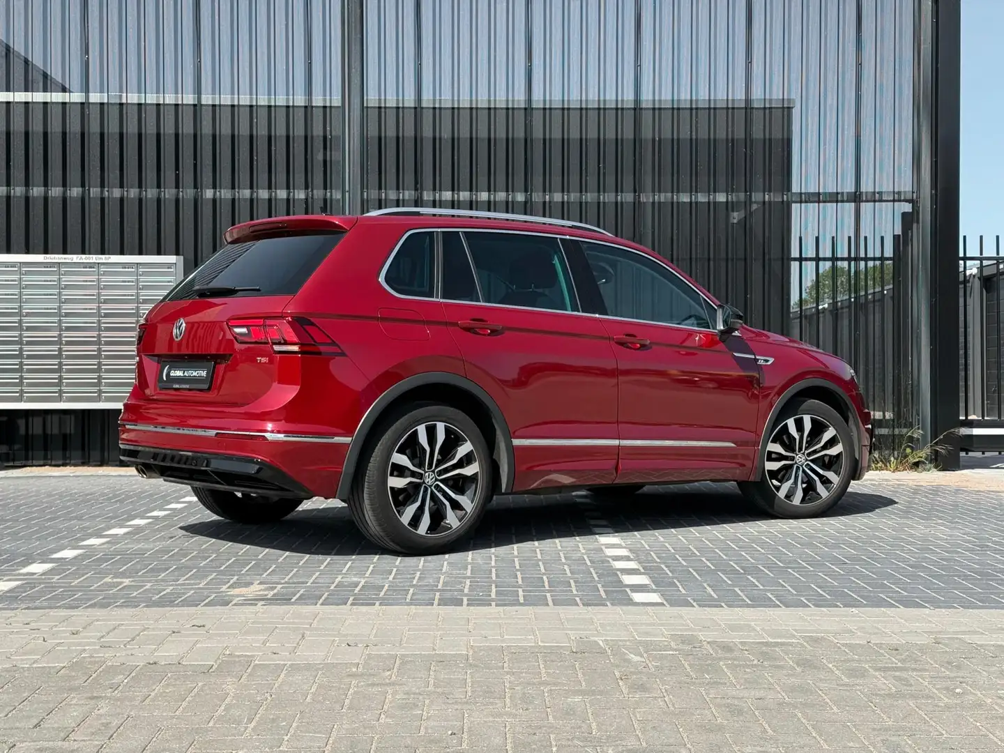 Volkswagen Tiguan 1.5 TSI ACT 150PK - R LINE - AUTOMAAT - ELEKTRISCH Rouge - 2