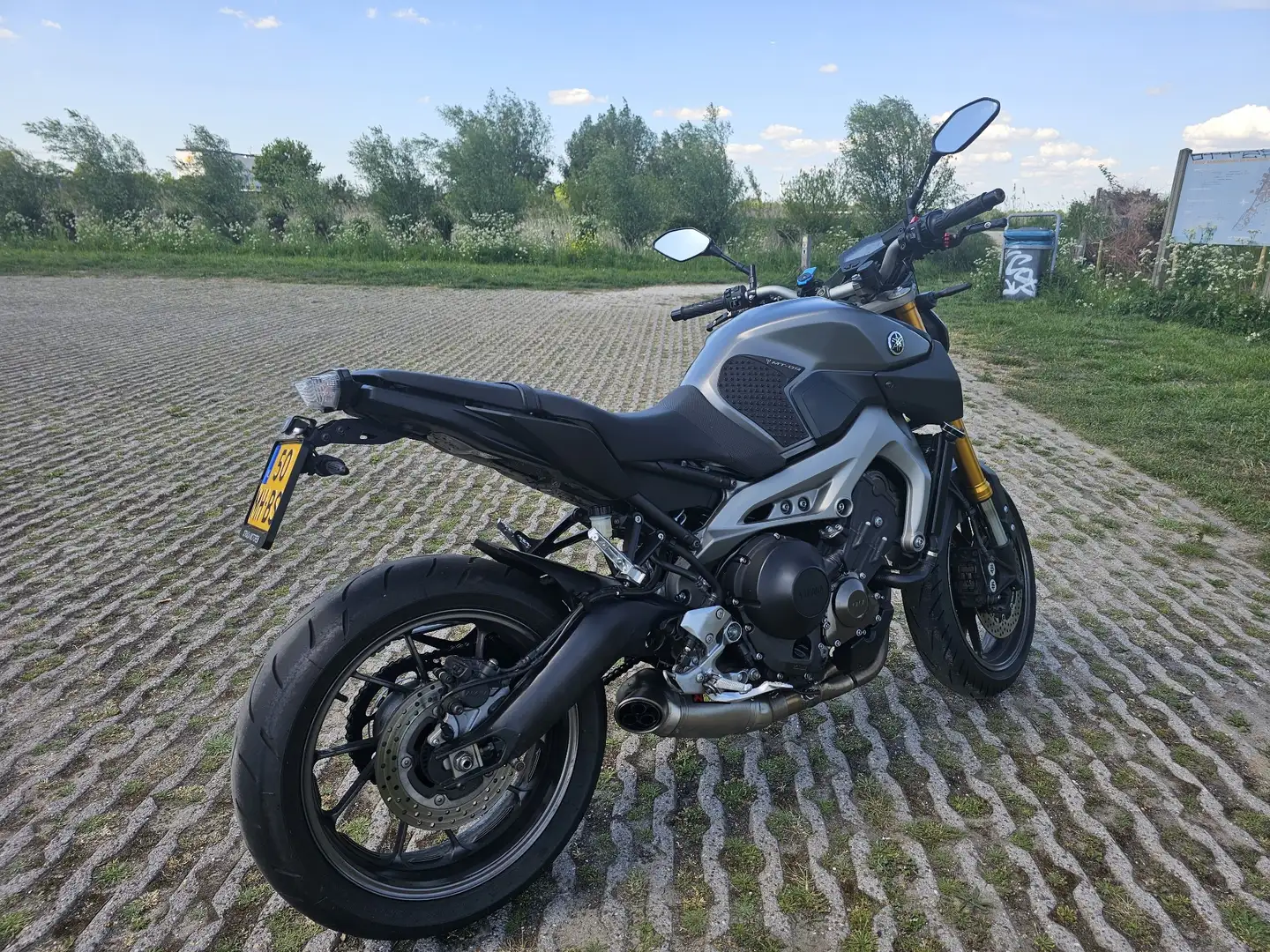 Yamaha MT-09 Yamaha MT-09 2016 | 27.000 km | Akrapovic Plateado - 1