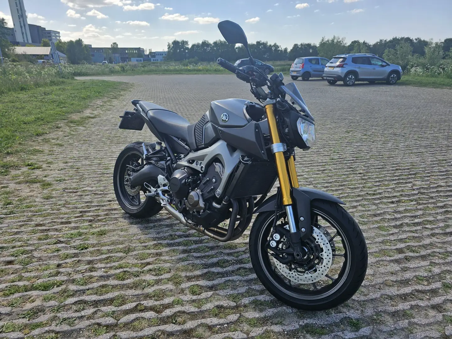 Yamaha MT-09 Yamaha MT-09 2016 | 27.000 km | Akrapovic Plateado - 2