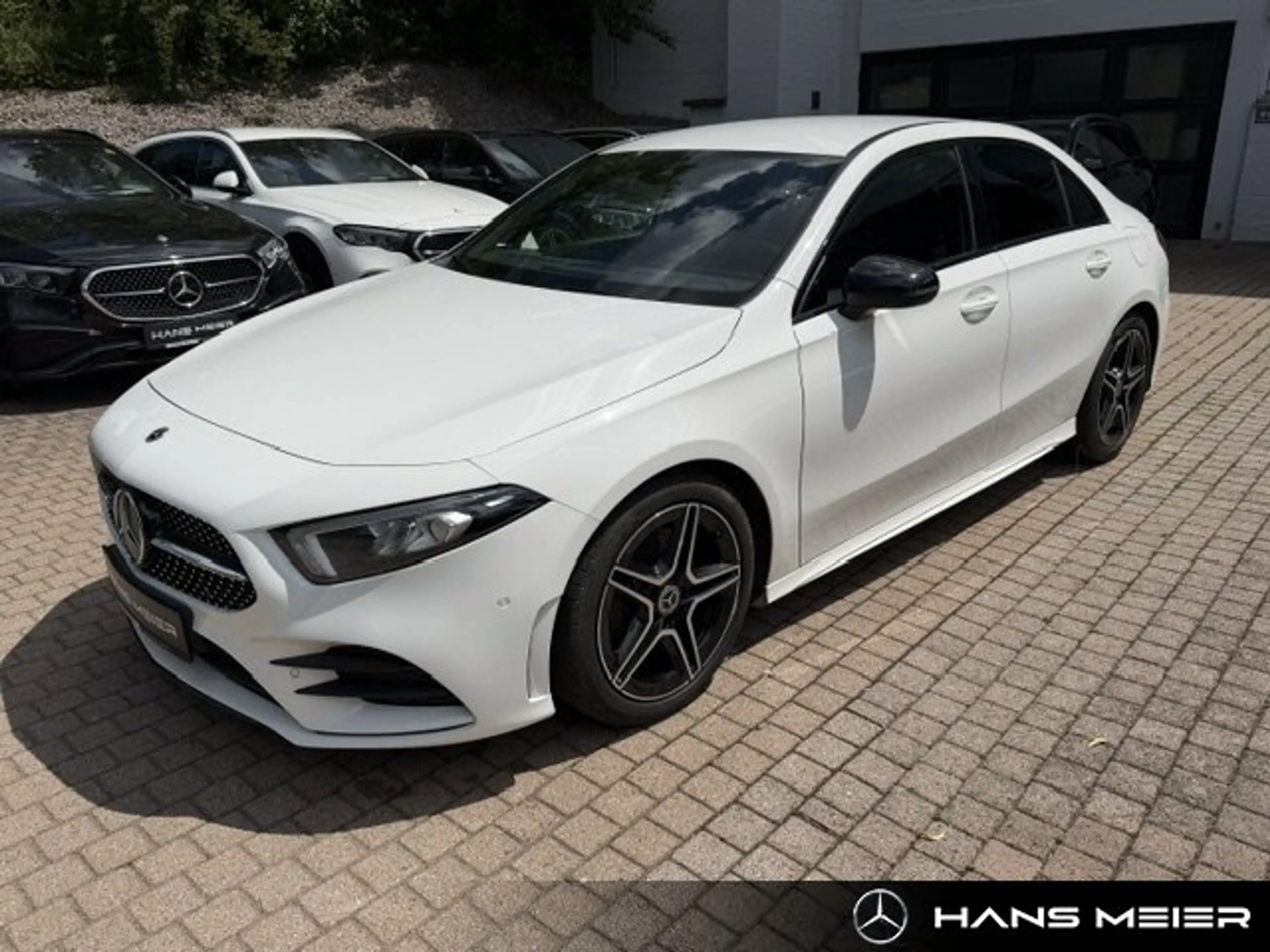 Mercedes-Benz A 220 A 220 d AMG MBUX Burmester Ambiente LED Kamera — photo 5
