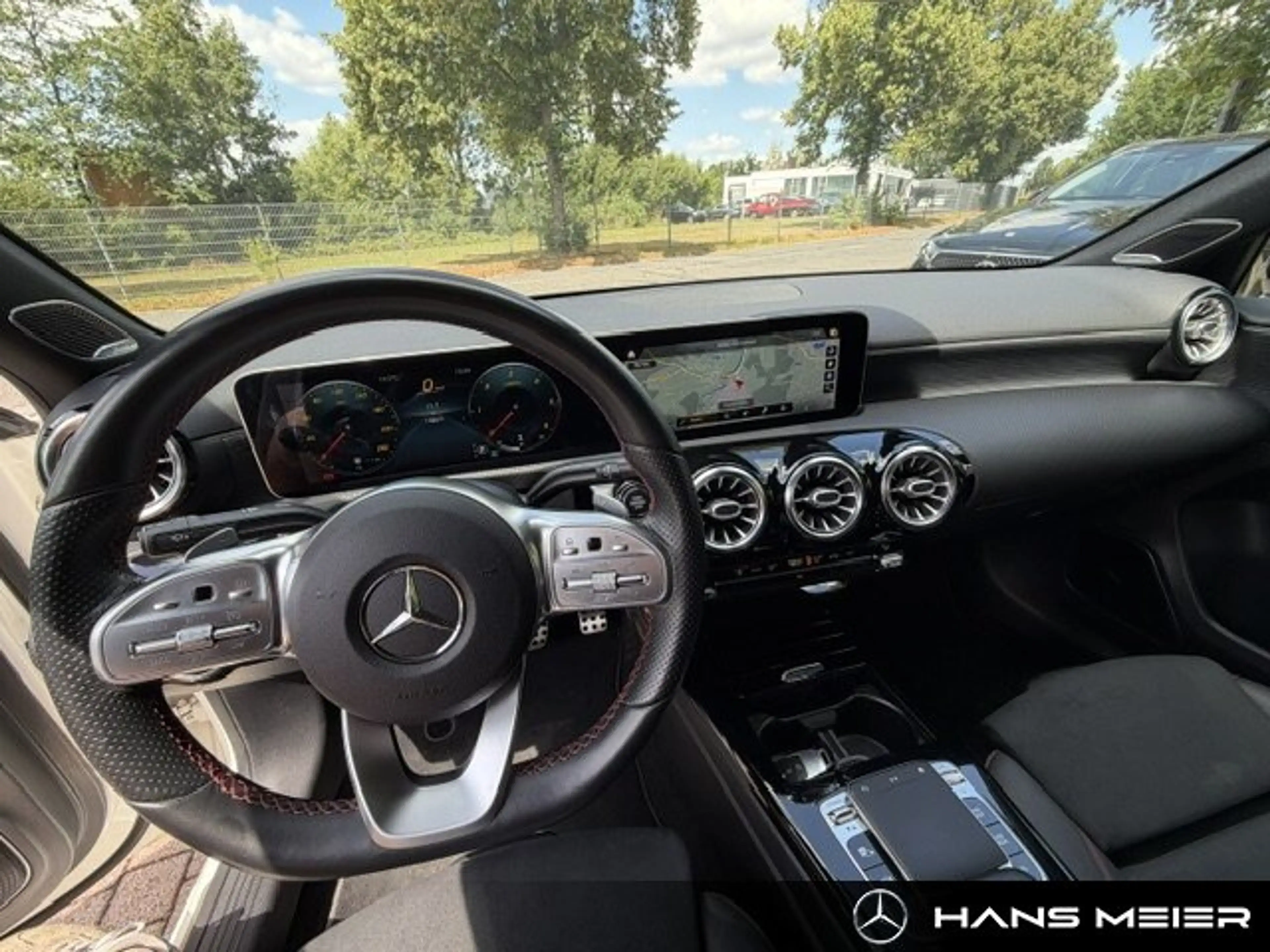 Mercedes-Benz A 220 A 220 d AMG MBUX Burmester Ambiente LED Kamera — photo 8