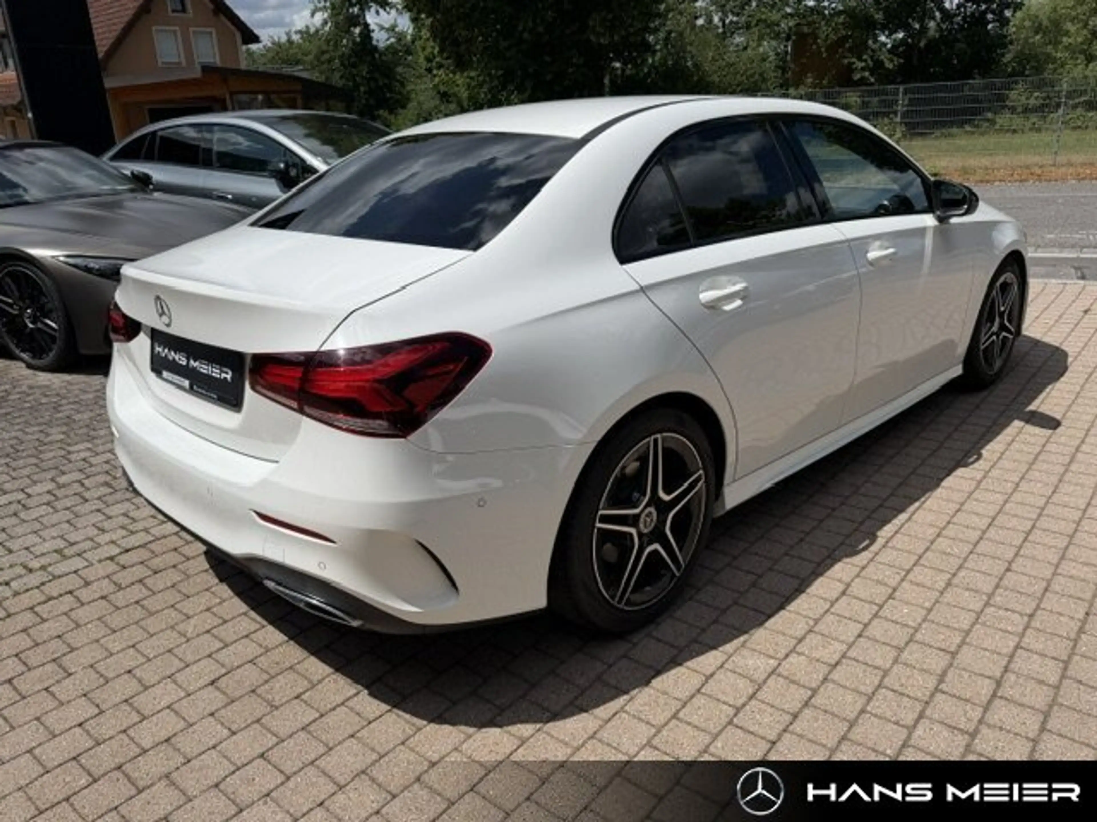 Mercedes-Benz A 220 A 220 d AMG MBUX Burmester Ambiente LED Kamera — photo 3