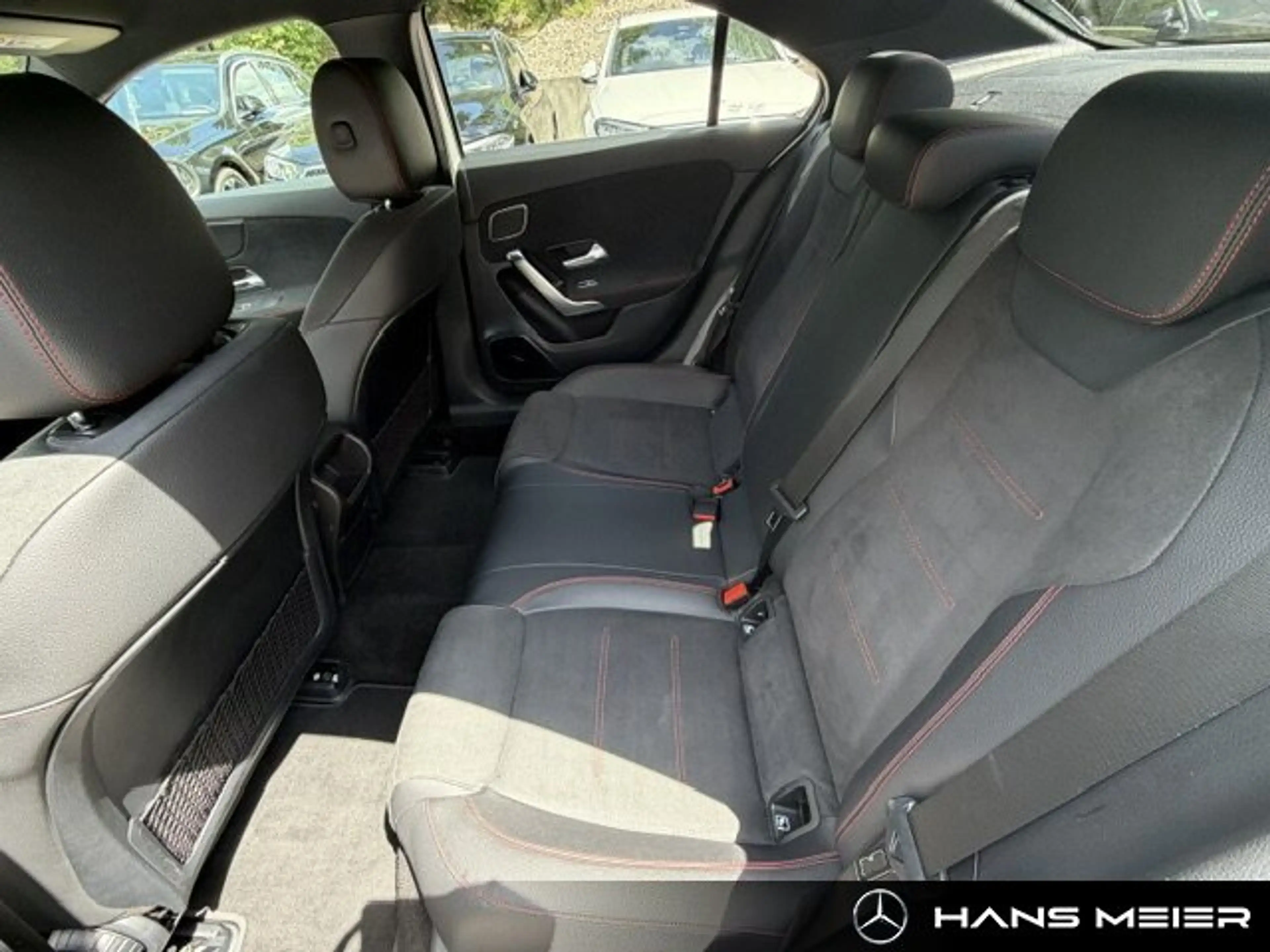 Mercedes-Benz A 220 A 220 d AMG MBUX Burmester Ambiente LED Kamera — photo 11