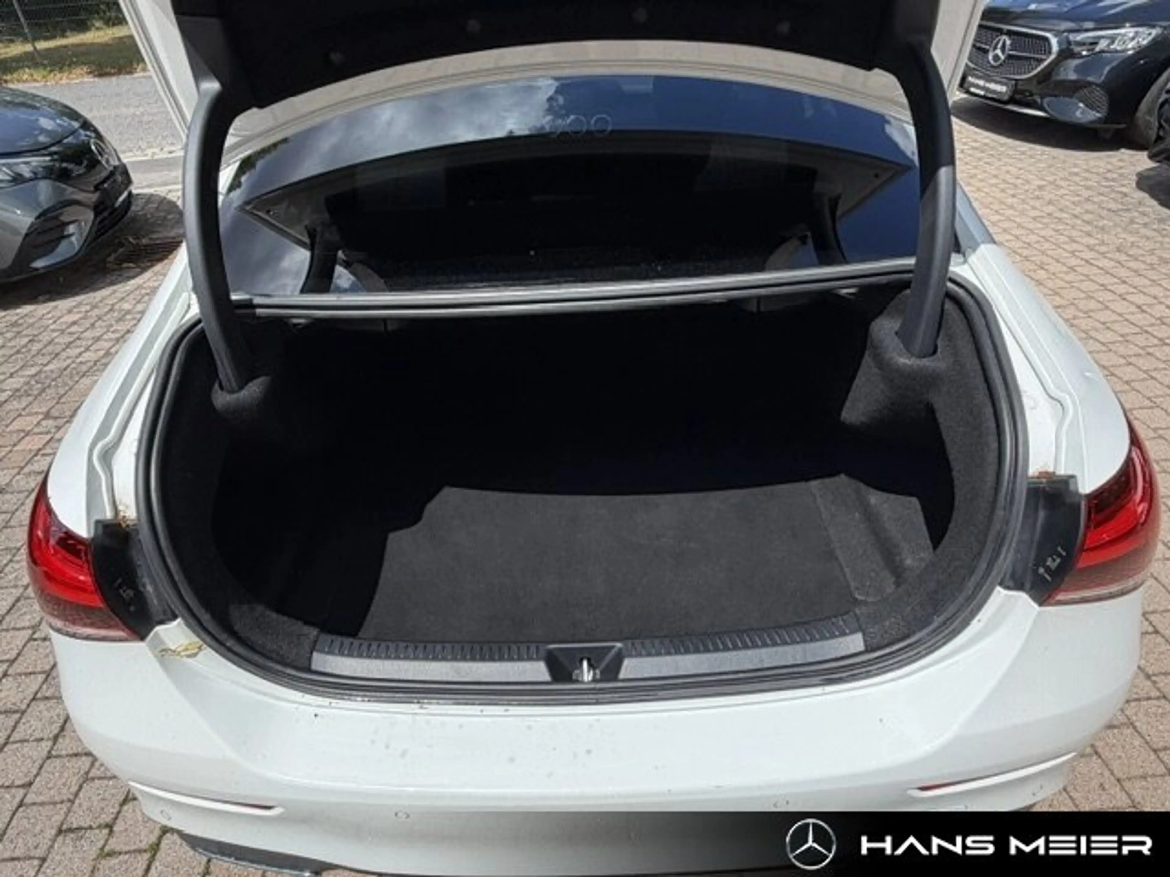 Mercedes-Benz A 220 A 220 d AMG MBUX Burmester Ambiente LED Kamera — photo 12