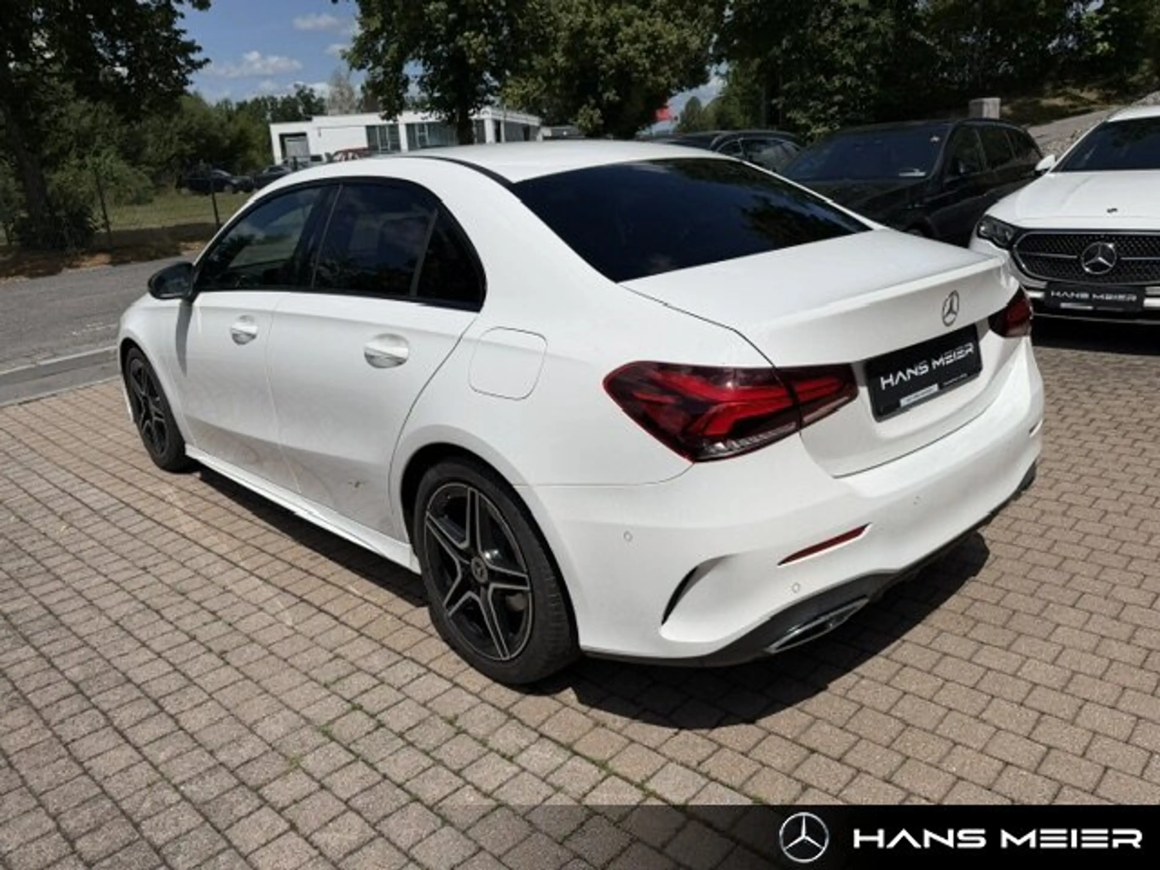 Mercedes-Benz A 220 A 220 d AMG MBUX Burmester Ambiente LED Kamera — photo 4