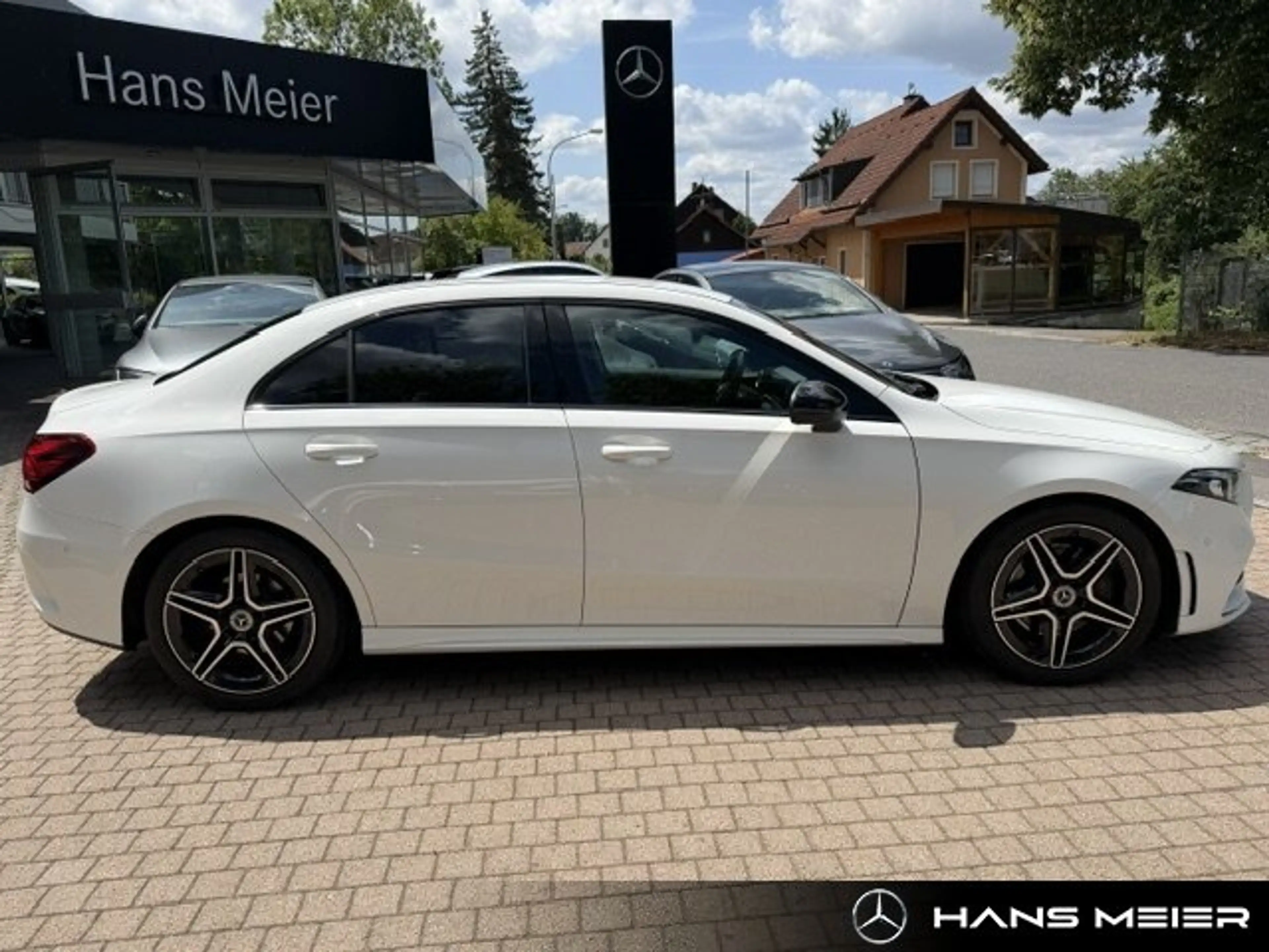 Mercedes-Benz A 220 A 220 d AMG MBUX Burmester Ambiente LED Kamera — photo 2