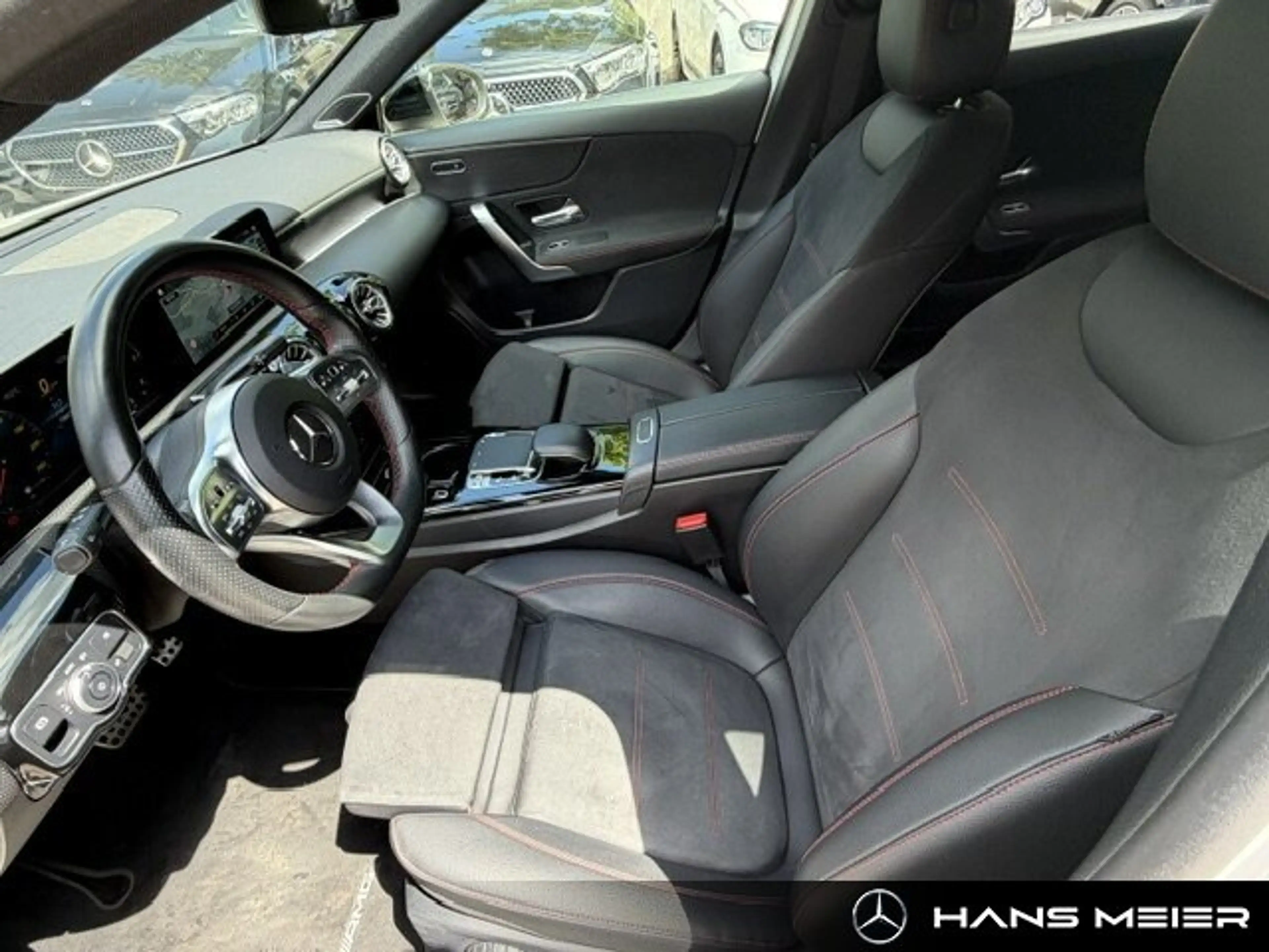 Mercedes-Benz A 220 A 220 d AMG MBUX Burmester Ambiente LED Kamera — photo 10