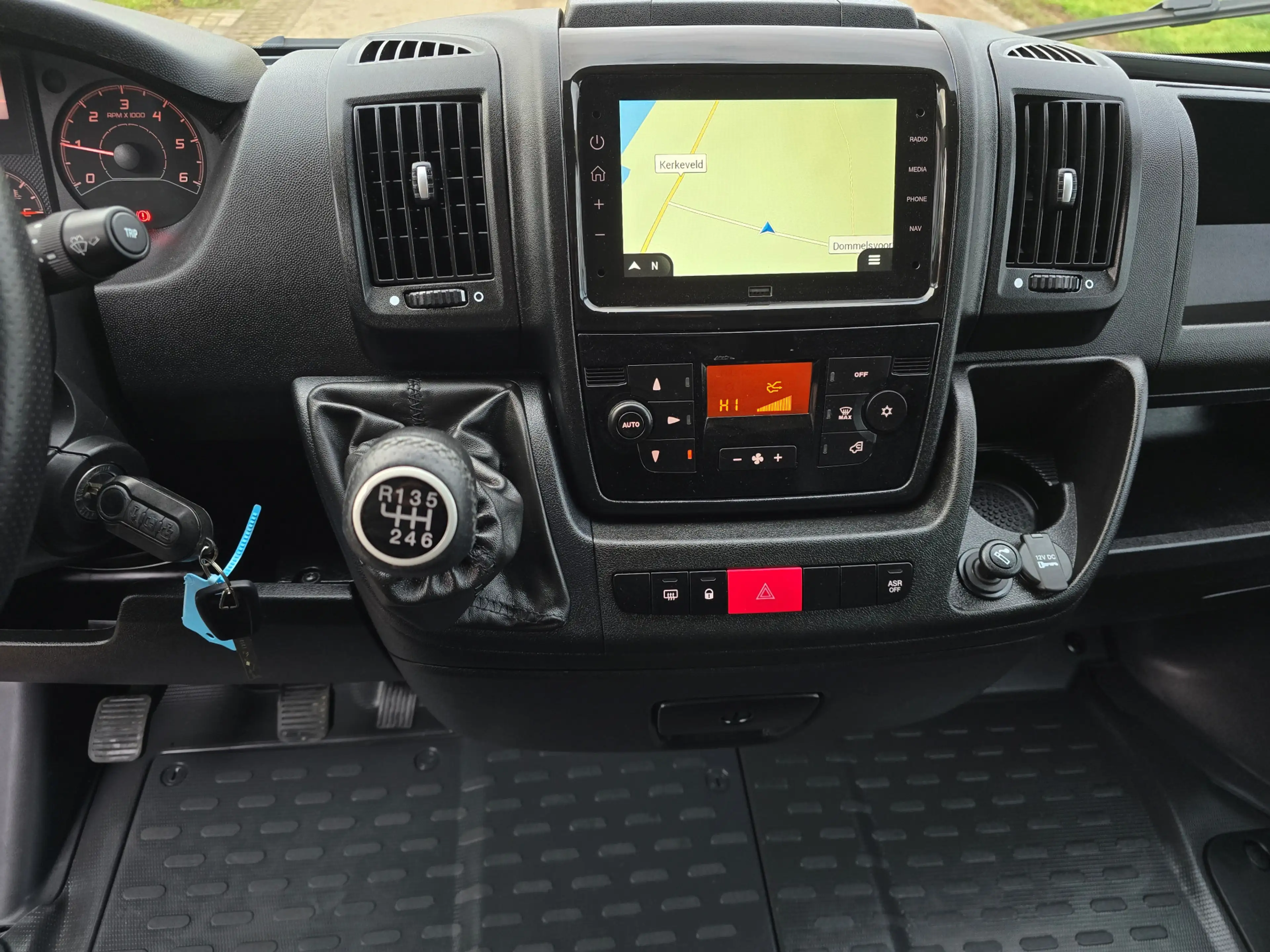 Peugeot Boxer 2.2 BlueHDi L2 H2 3.5T 140 Pk - Euro 6 - Navi - Ai — photo 13
