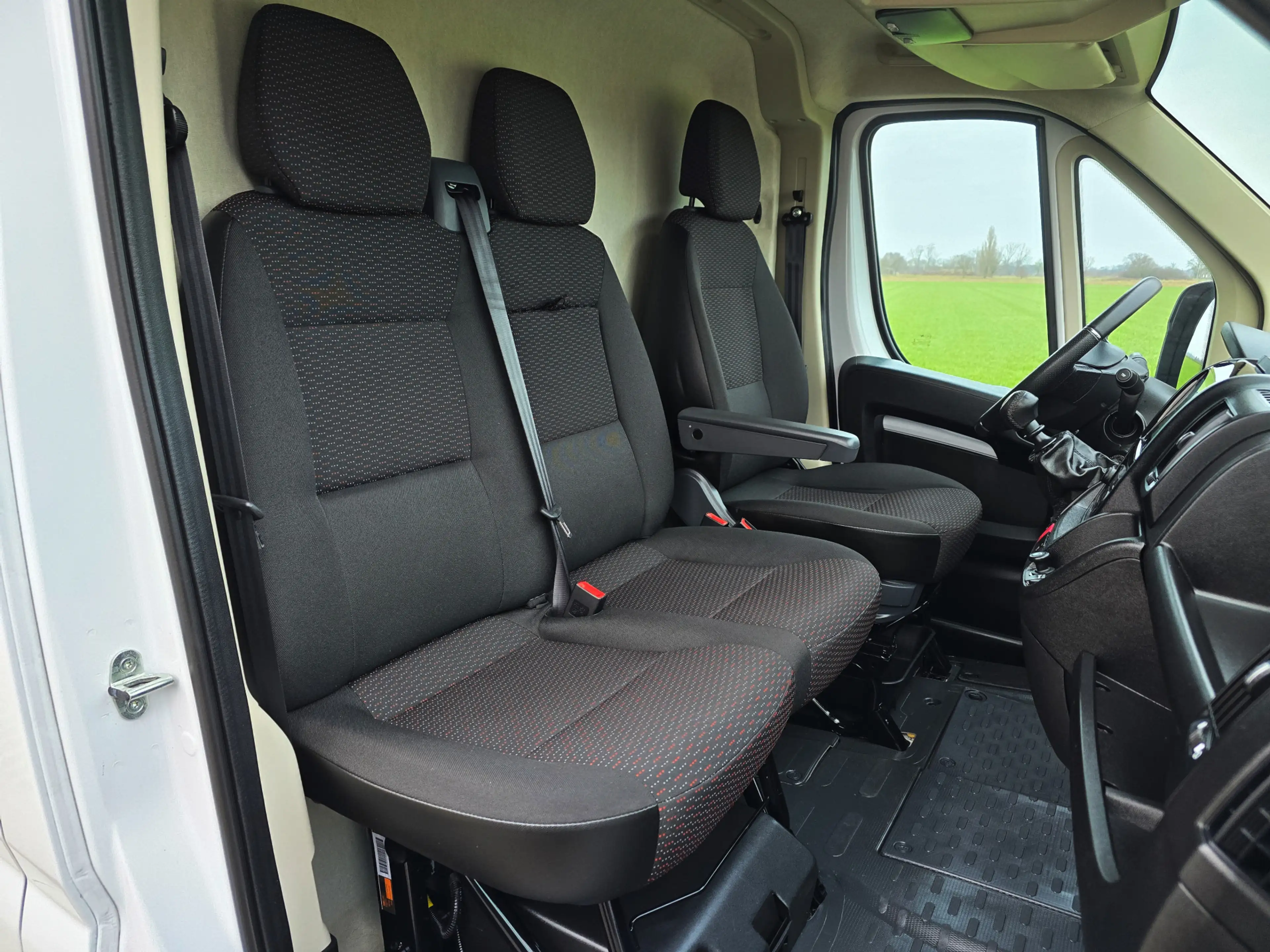Peugeot Boxer 2.2 BlueHDi L2 H2 3.5T 140 Pk - Euro 6 - Navi - Ai — photo 11