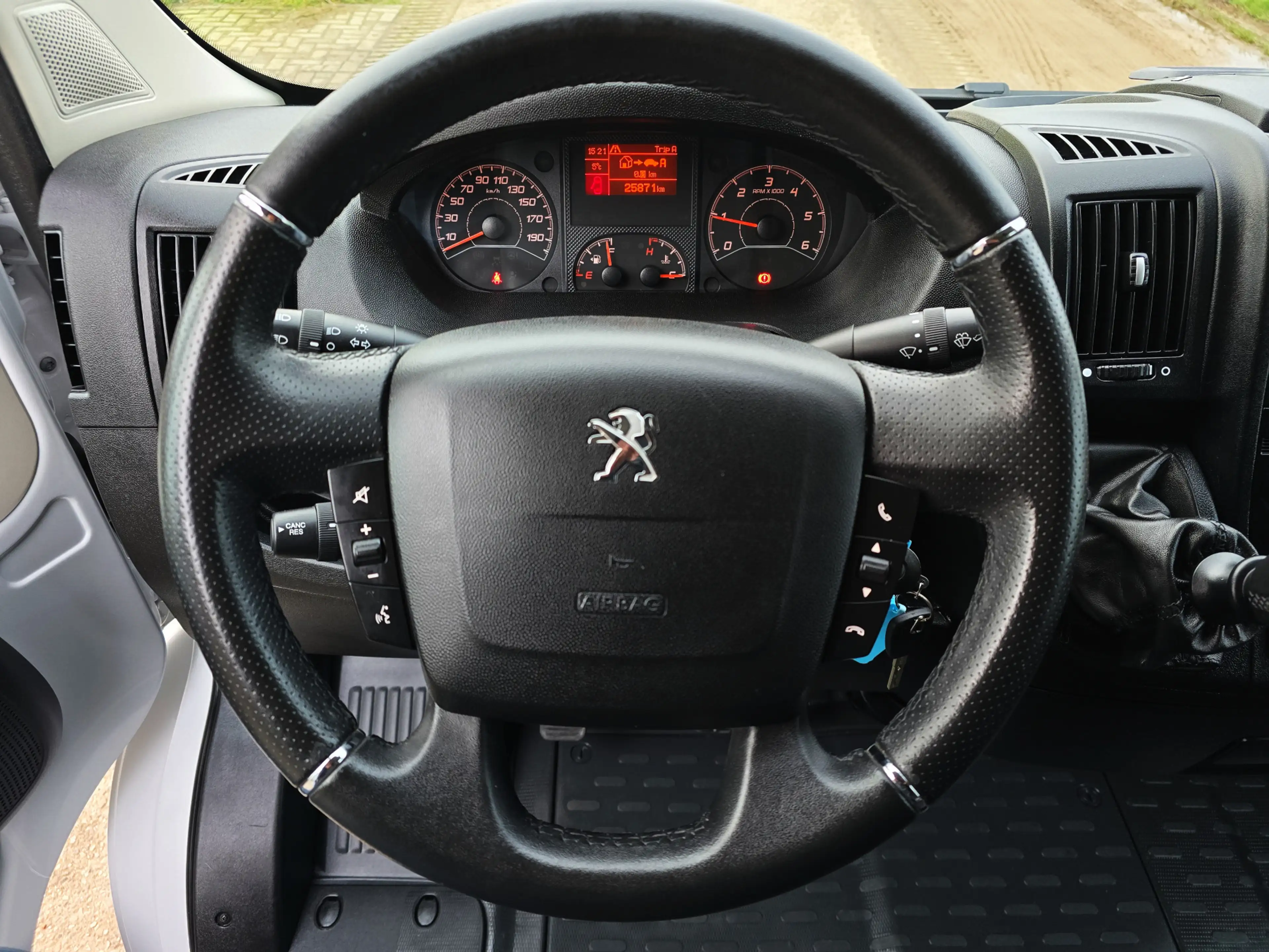 Peugeot Boxer 2.2 BlueHDi L2 H2 3.5T 140 Pk - Euro 6 - Navi - Ai — photo 21