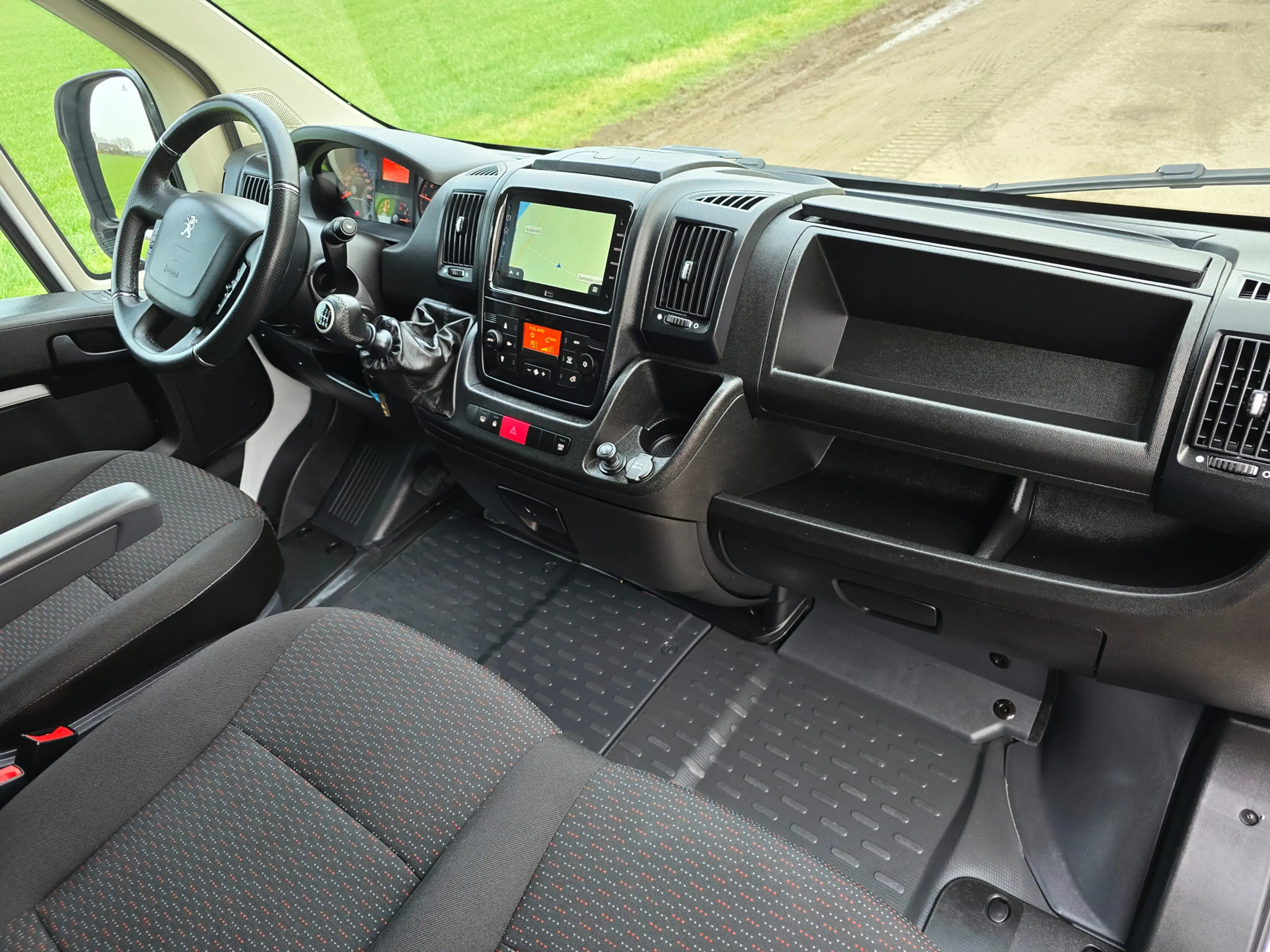 Peugeot Boxer 2.2 BlueHDi L2 H2 3.5T 140 Pk - Euro 6 - Navi - Ai — photo 12