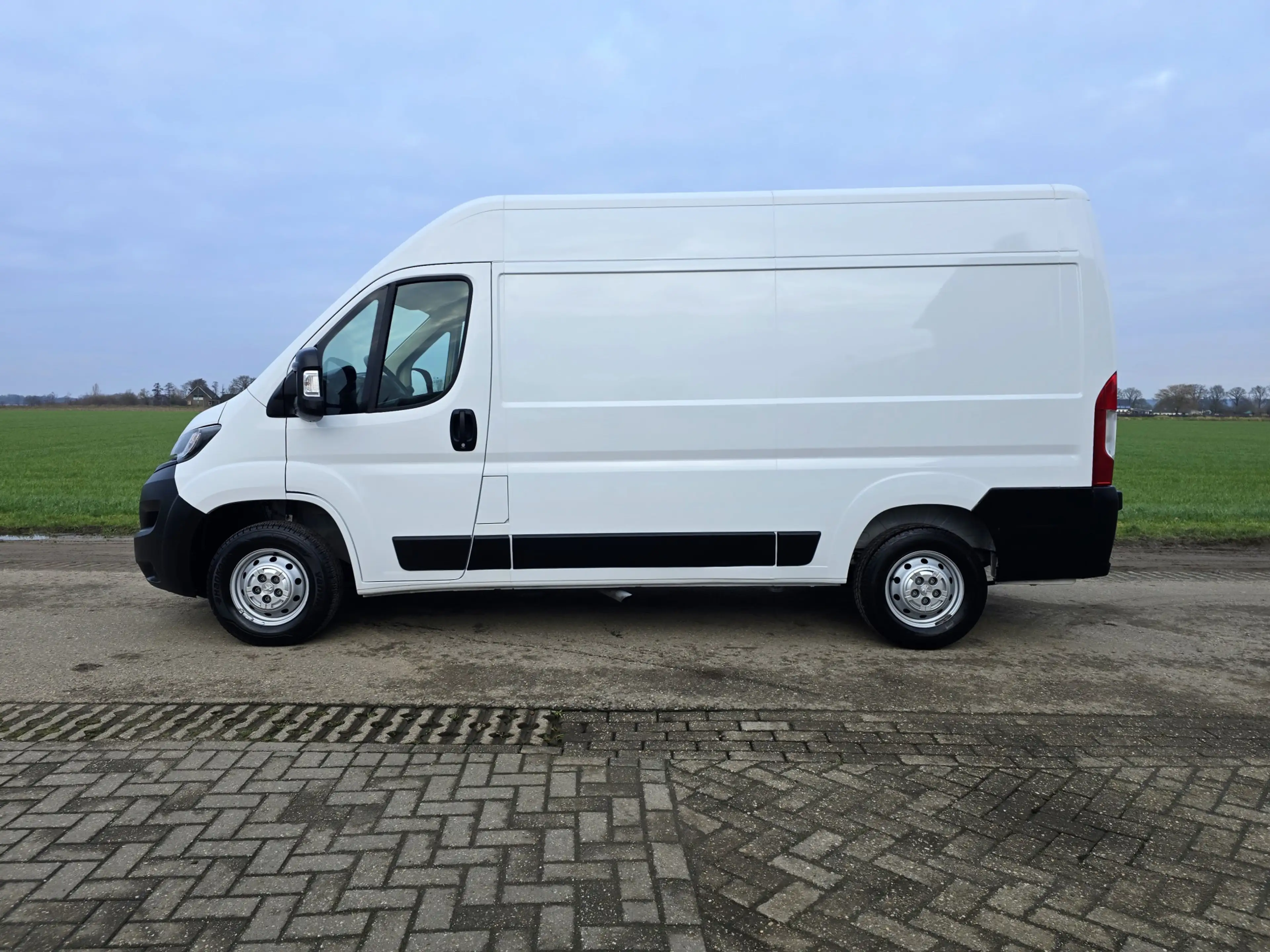 Peugeot Boxer 2.2 BlueHDi L2 H2 3.5T 140 Pk - Euro 6 - Navi - Ai — photo 2