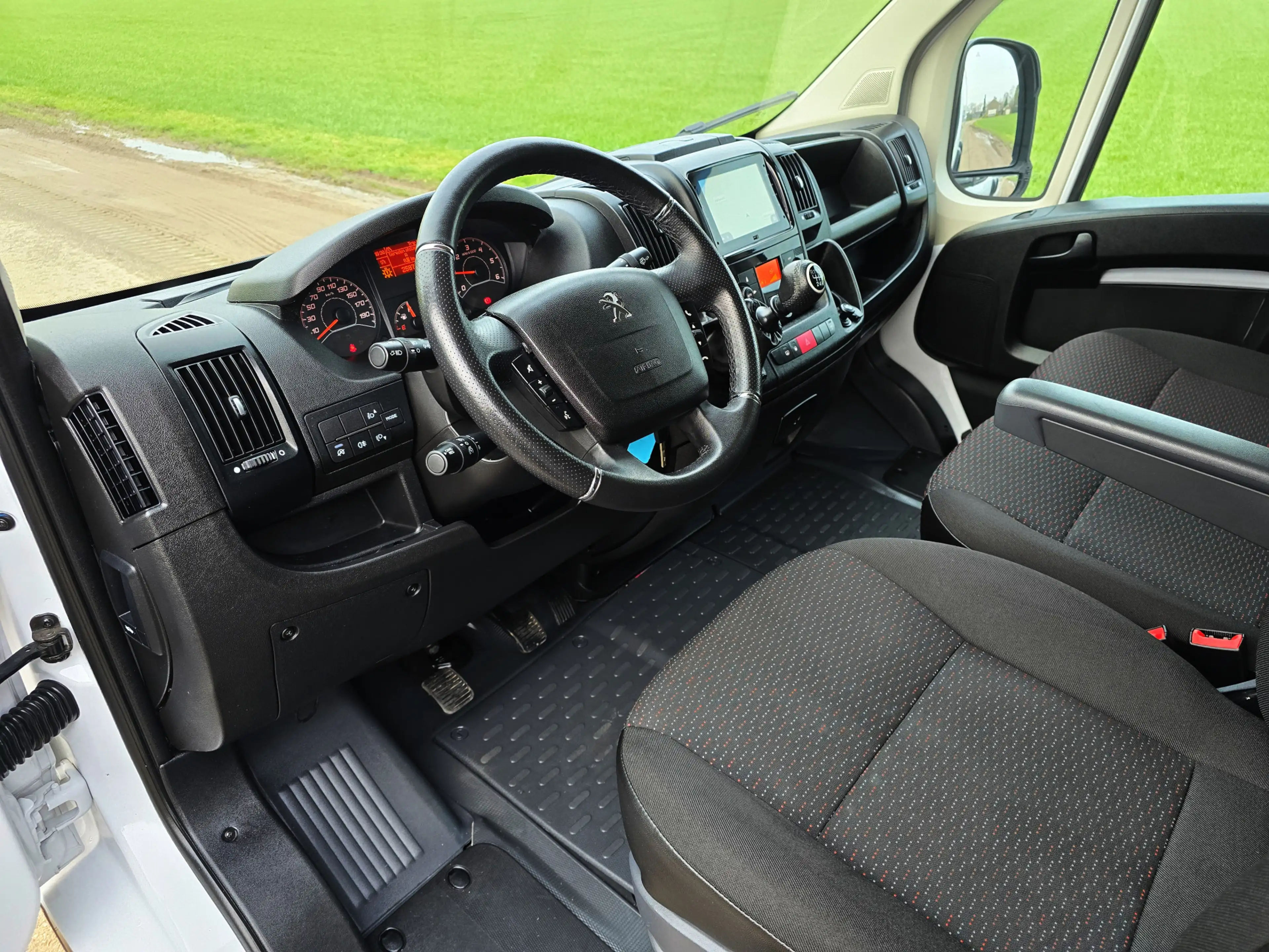 Peugeot Boxer 2.2 BlueHDi L2 H2 3.5T 140 Pk - Euro 6 - Navi - Ai — photo 20