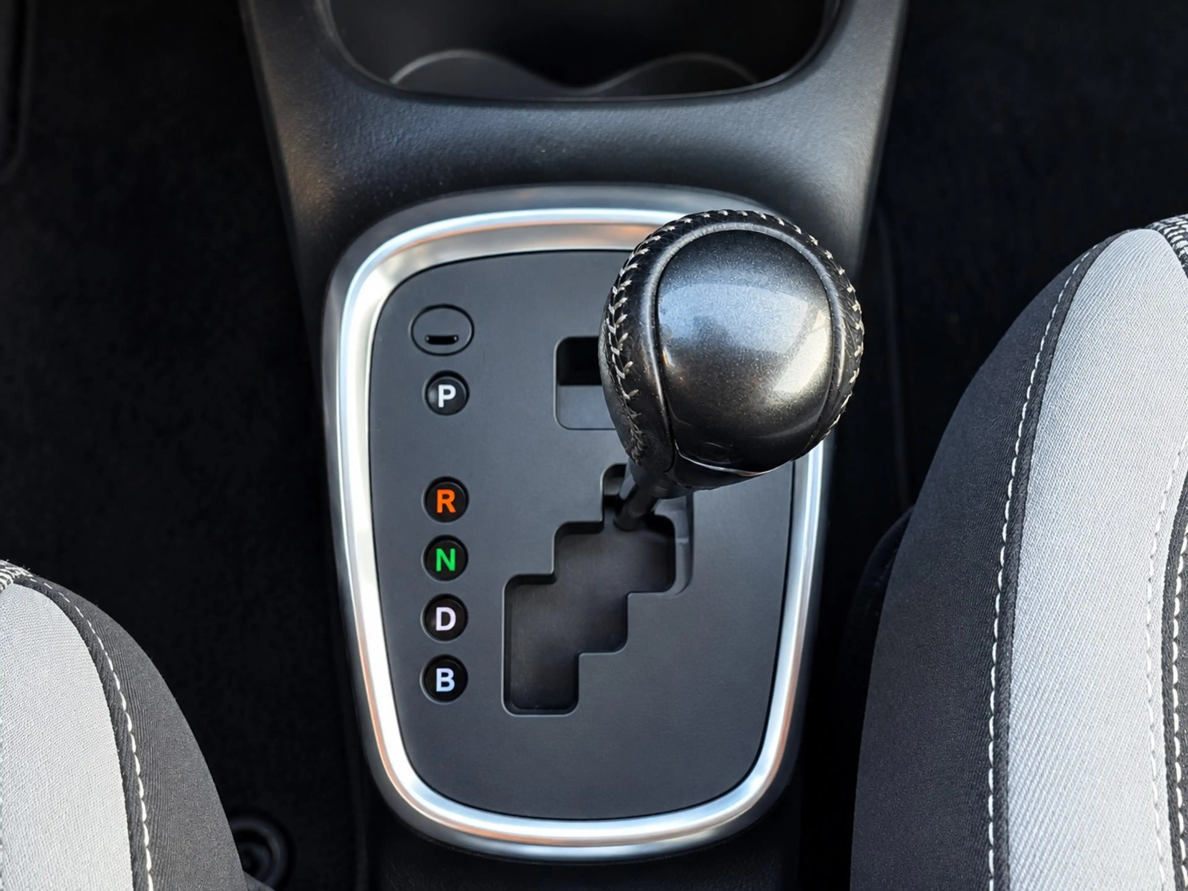 Toyota Yaris Yaris Hybrid 1.5i VVT-i *Y20 Edition*Navi*Camera*Cruise*Lane-assist* — photo 10