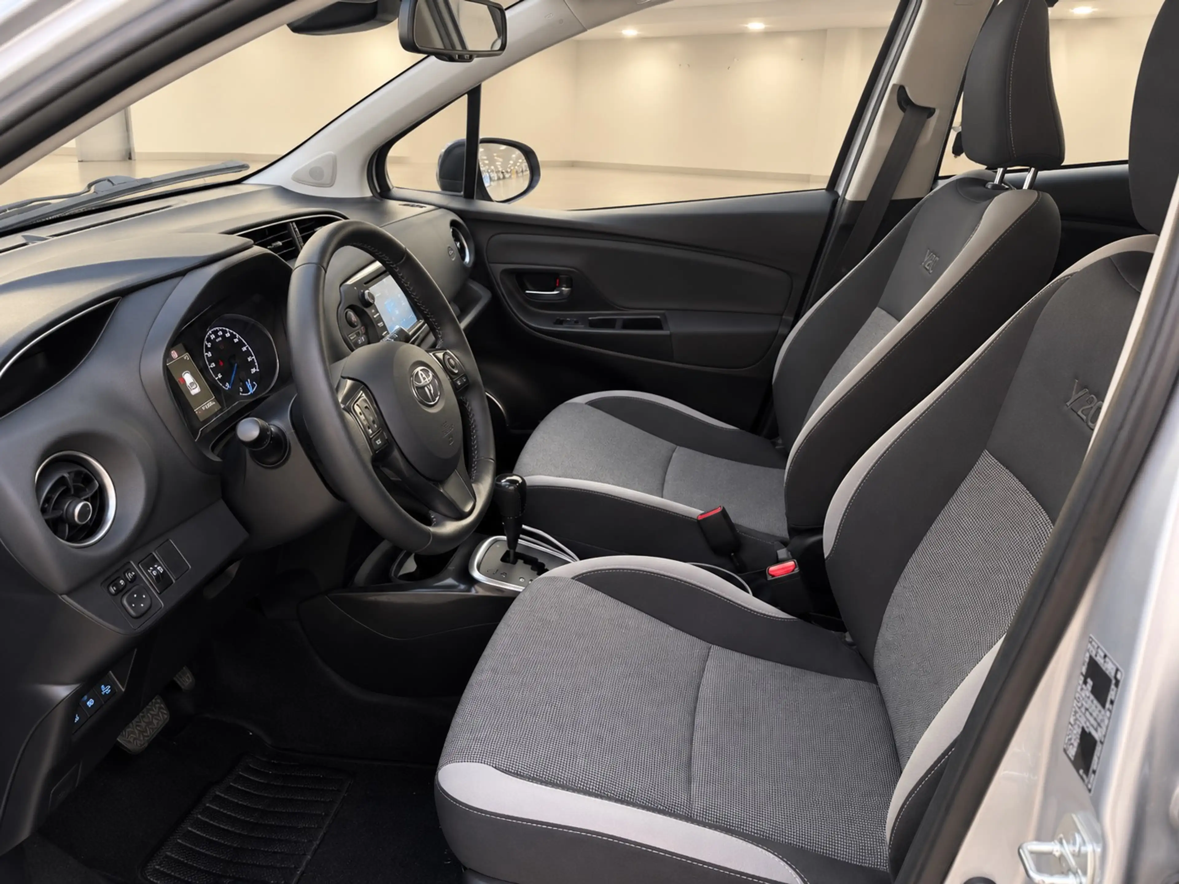 Toyota Yaris Yaris Hybrid 1.5i VVT-i *Y20 Edition*Navi*Camera*Cruise*Lane-assist* — photo 8