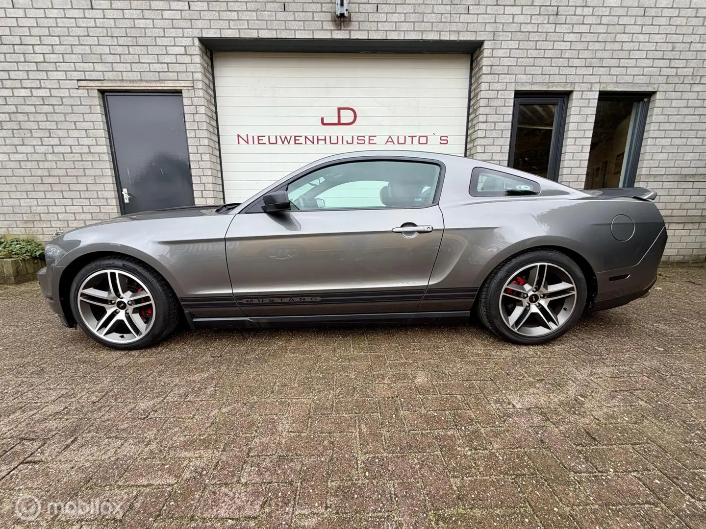Ford Mustang 3.7 V6 Grau - 2