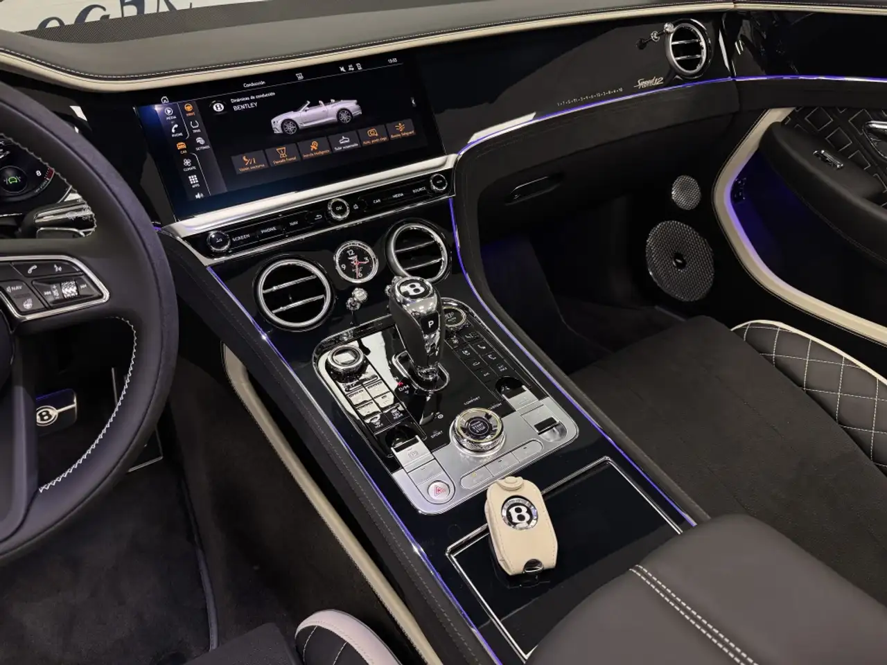 Bentley Continental 2024 — фото 13