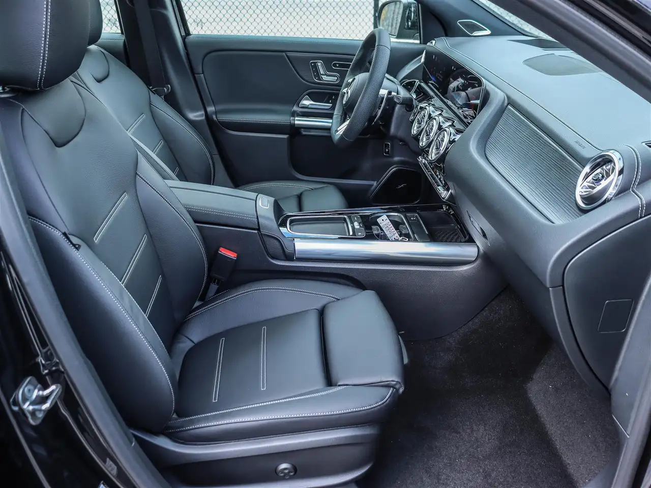 Mercedes-Benz GLA снимка Mercedes-Benz GLA