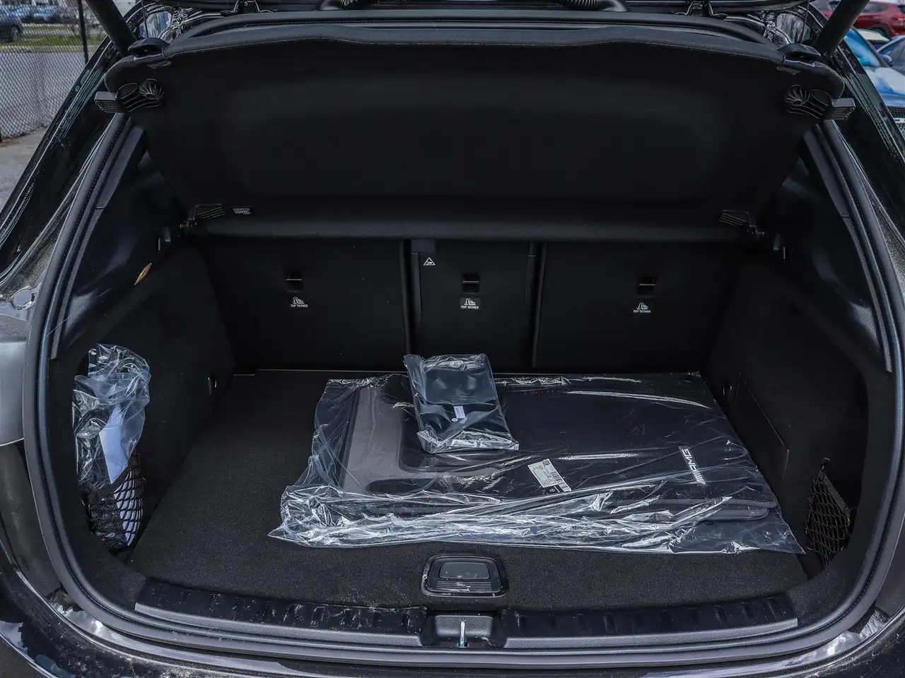 Mercedes-Benz GLA снимка Mercedes-Benz GLA