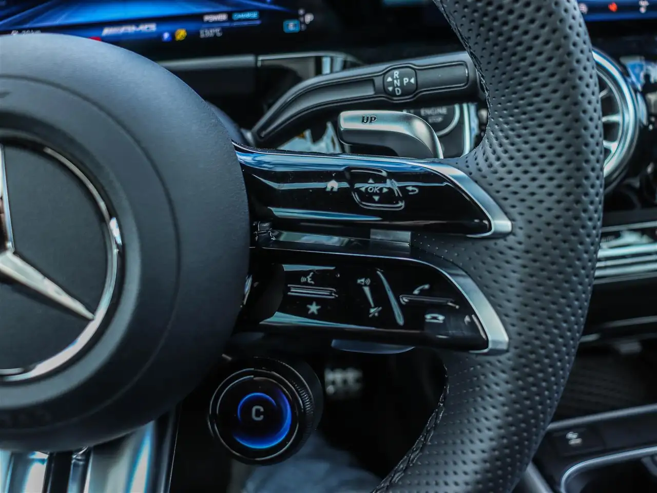 Mercedes-Benz GLA снимка Mercedes-Benz GLA