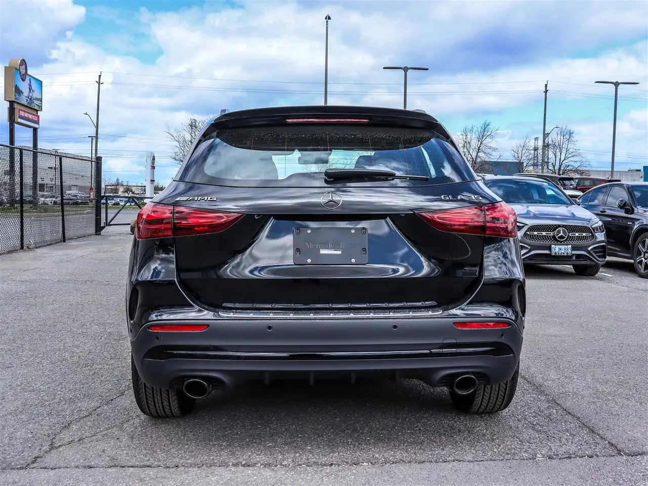 Mercedes-Benz GLA снимка Mercedes-Benz GLA
