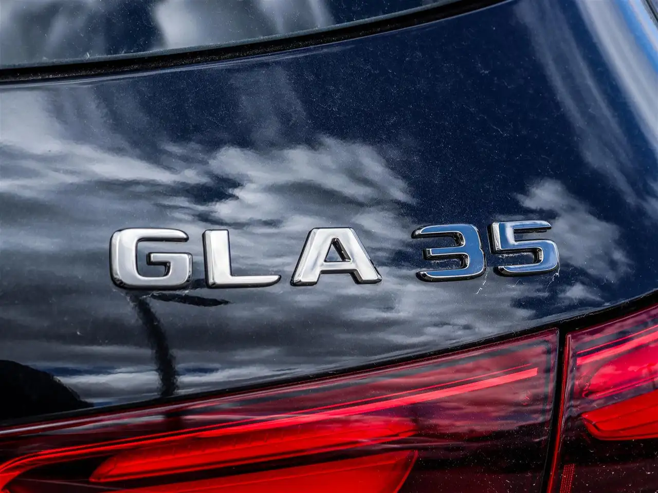 Mercedes-Benz GLA снимка Mercedes-Benz GLA