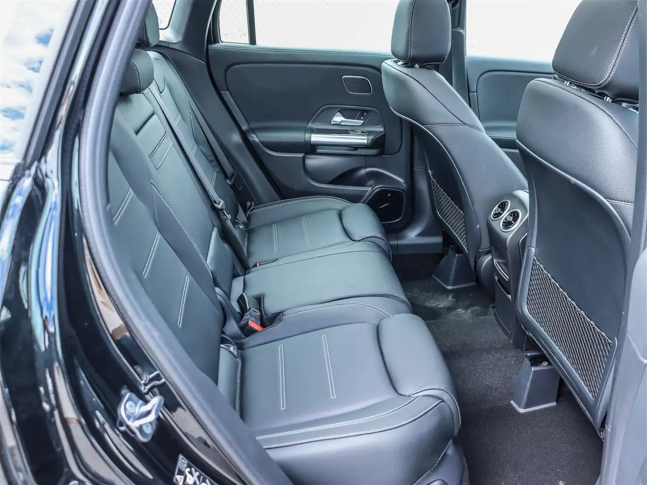 Mercedes-Benz GLA снимка Mercedes-Benz GLA
