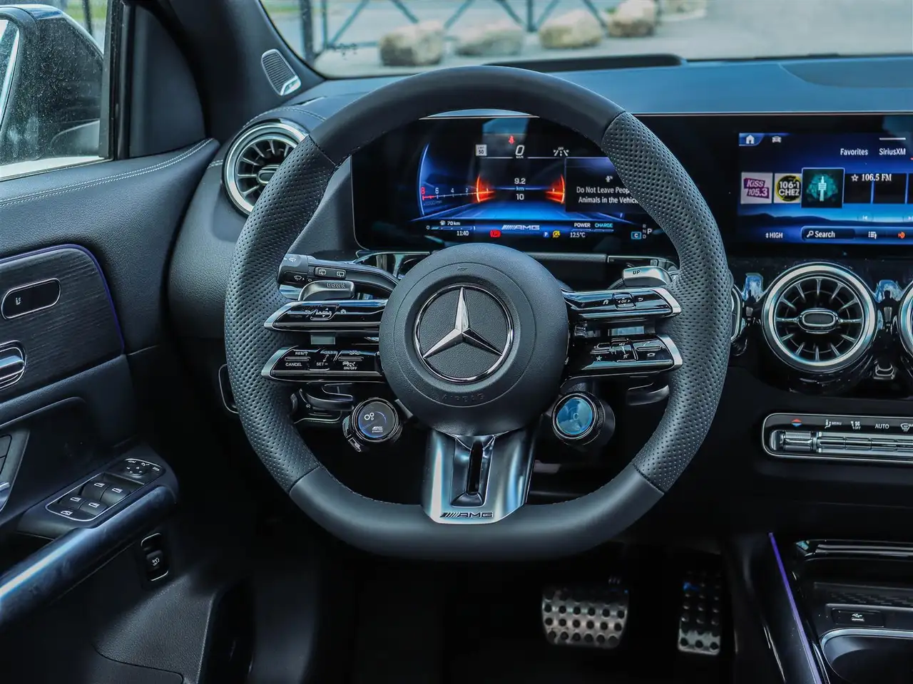 Mercedes-Benz GLA снимка Mercedes-Benz GLA