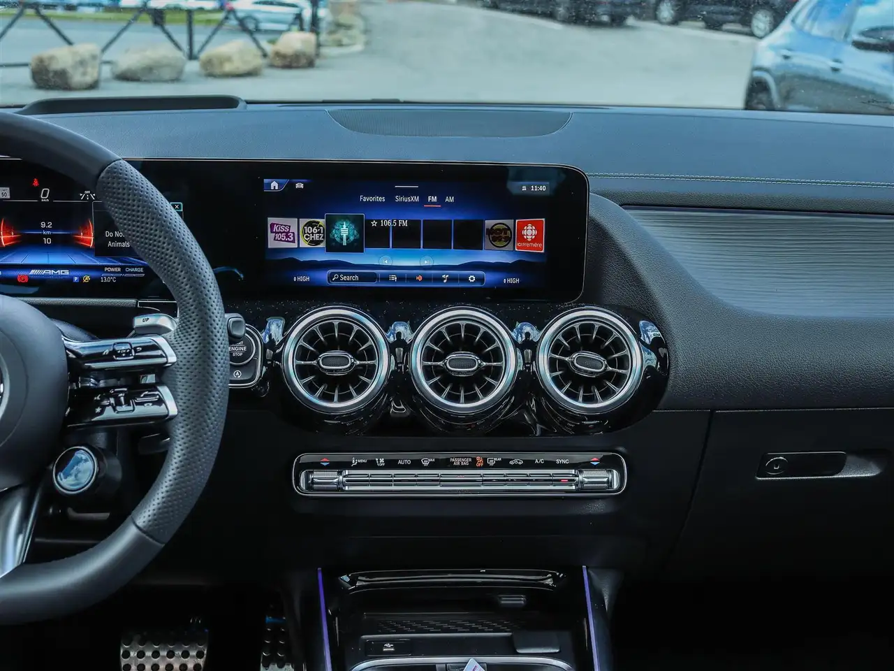 Mercedes-Benz GLA снимка Mercedes-Benz GLA