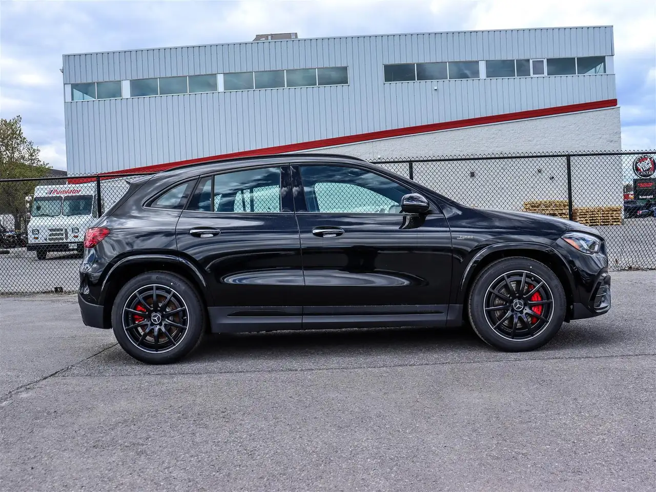 Mercedes-Benz GLA снимка Mercedes-Benz GLA