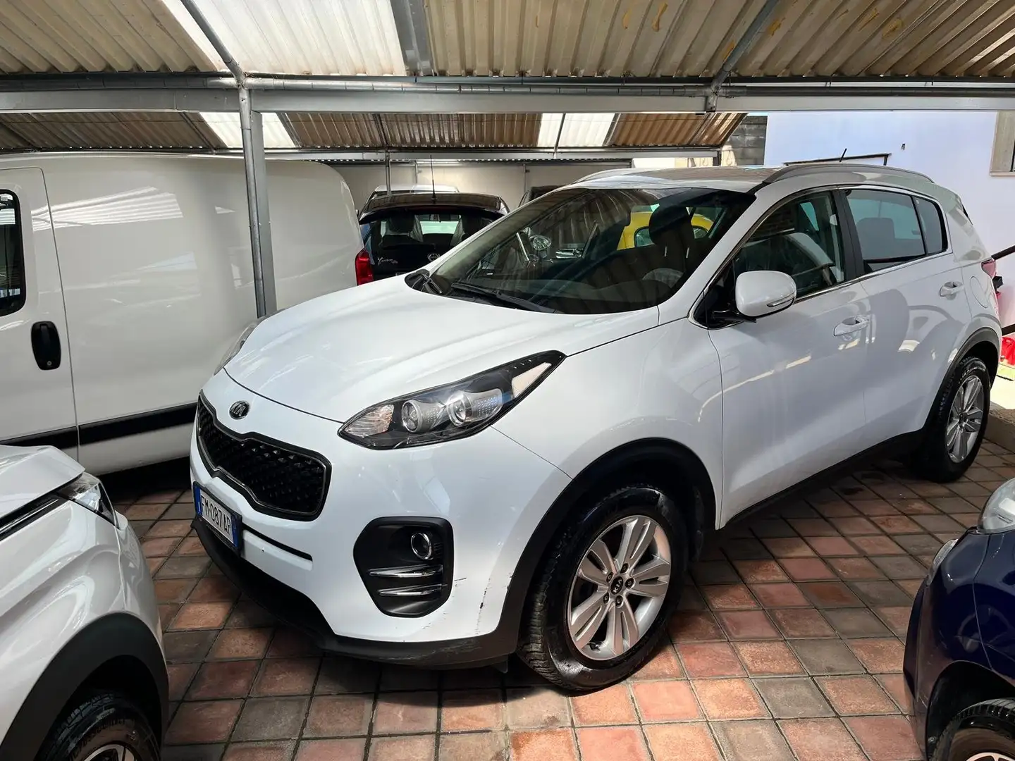 Kia Sportage Sportage 1.7 crdi Active 2wd 115cv Weiß - 2