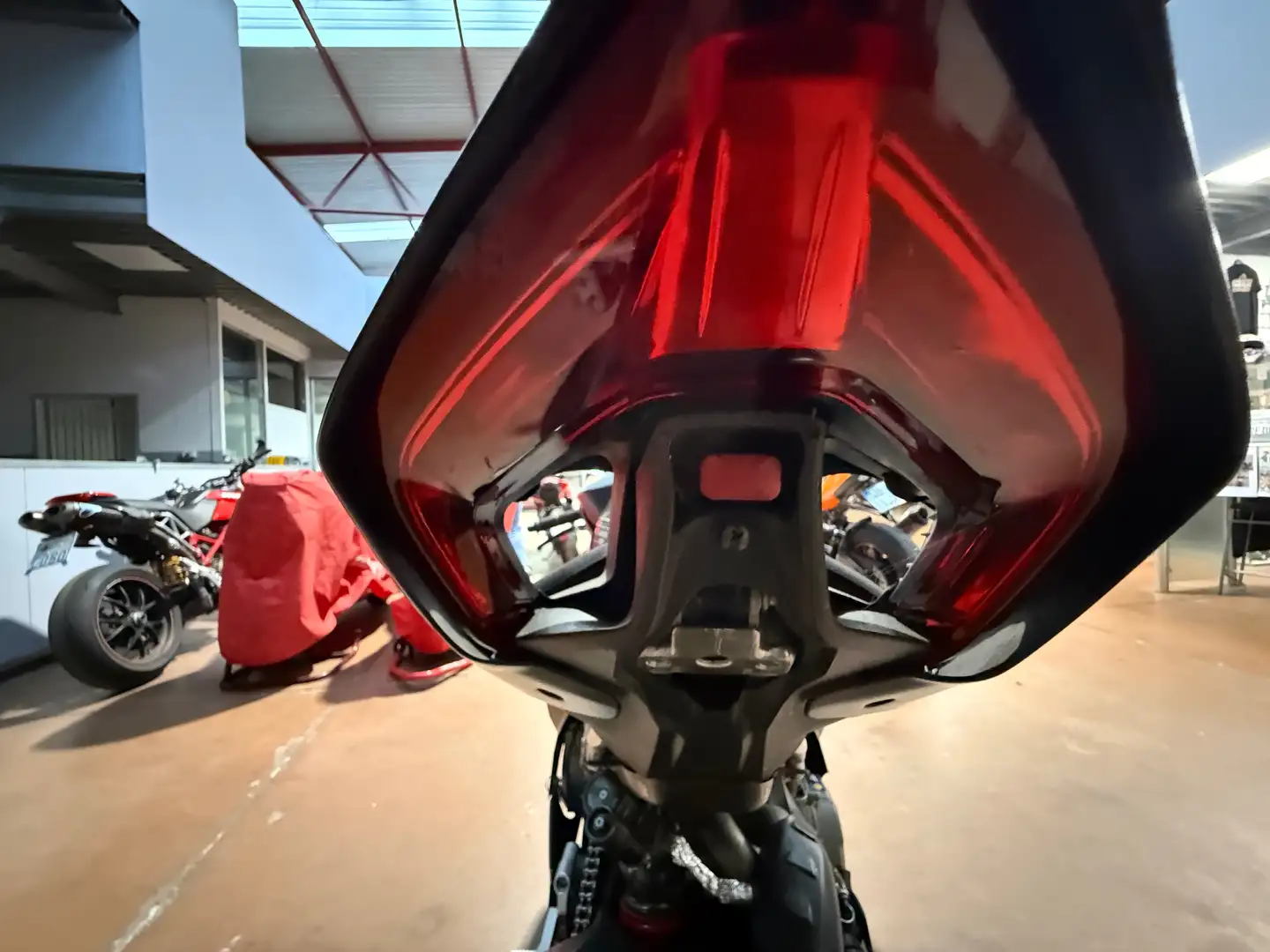 Ducati Panigale V4 ALLESTIMENTO PISTA Fekete - 2