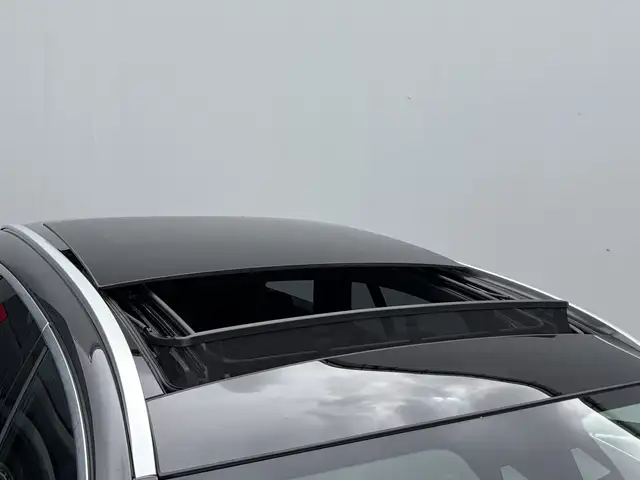 Mercedes-Benz 300 view 4