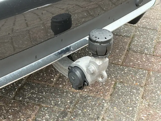 Mercedes-Benz 300 view 5