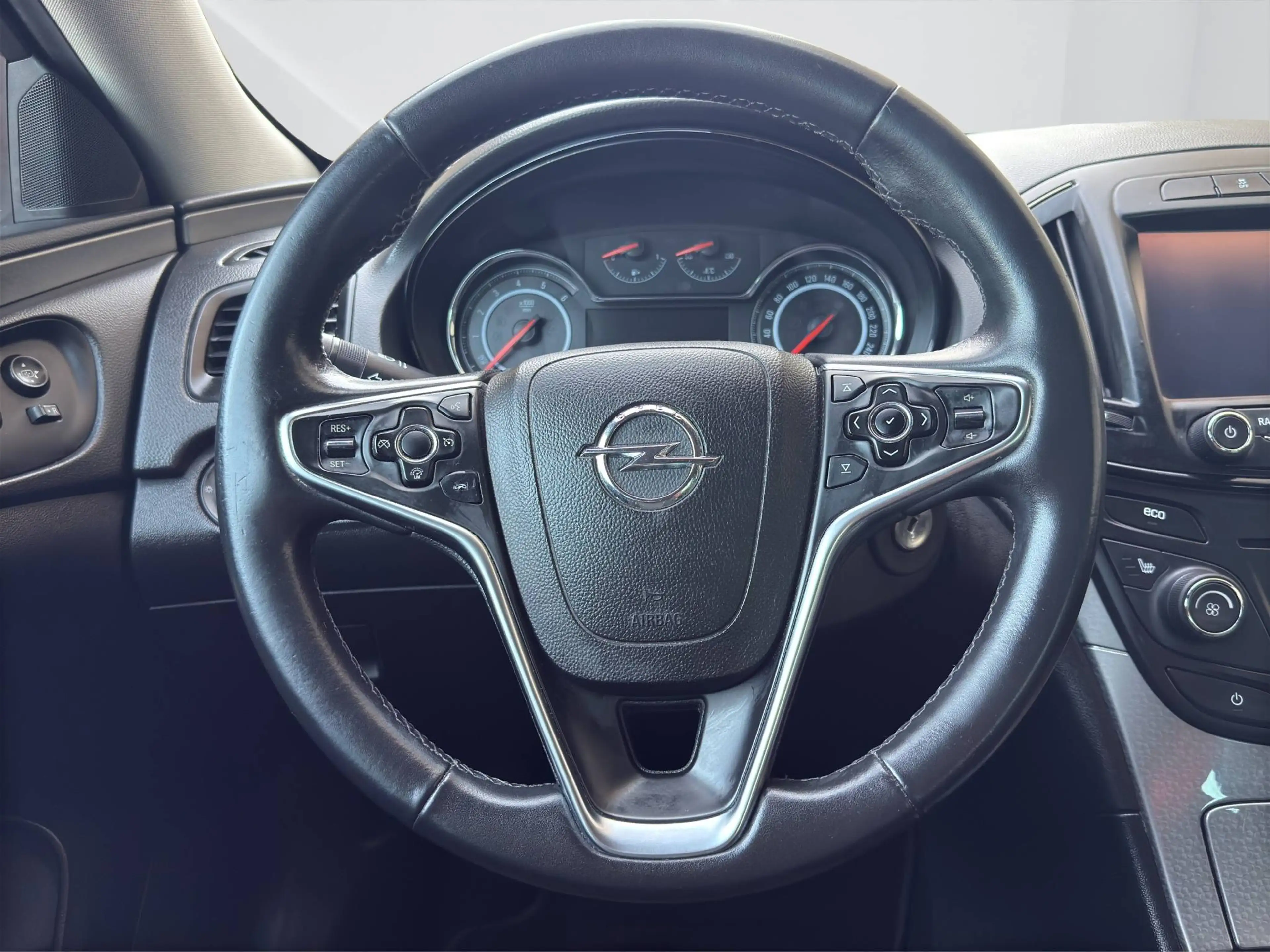 Opel Insignia 1.6 CDTI Edition — photo 13