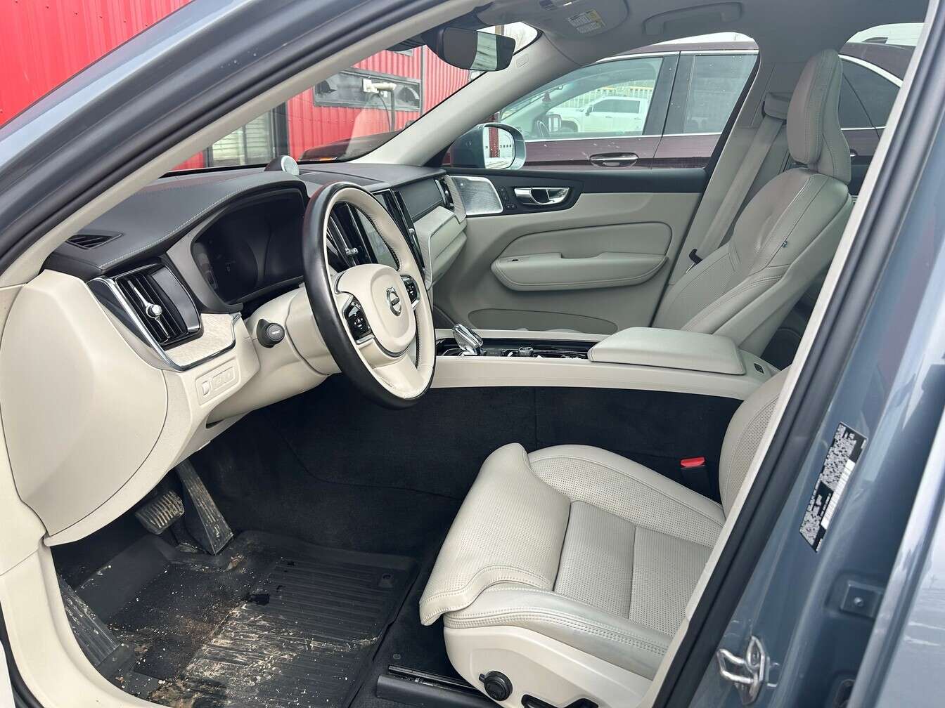 2022 Volvo XC60 Inscription Recharge 4D Utility AWD alt 3
