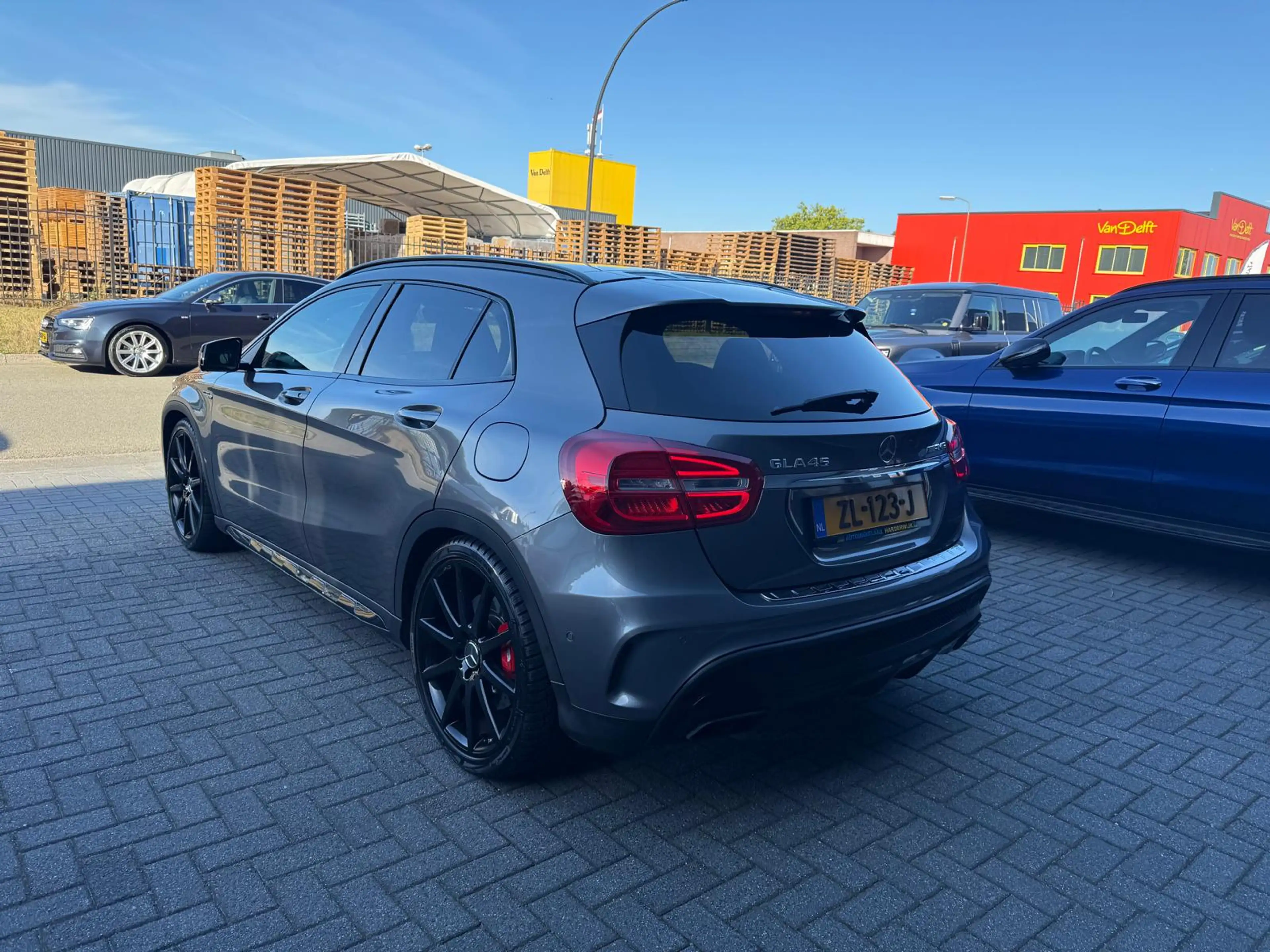 Mercedes-Benz GLA 45 AMG 4MATIC | PANO | XENON | CRUISE | CAMERA | MEMORY | — photo 8