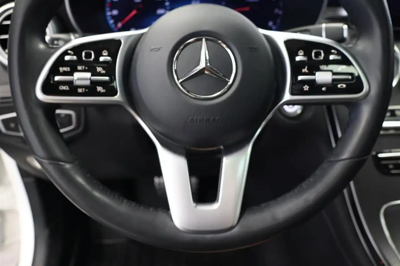 Mercedes-Benz GLC снимка Mercedes-Benz GLC
