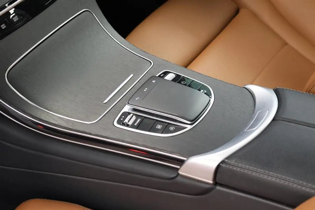Mercedes-Benz GLC снимка Mercedes-Benz GLC
