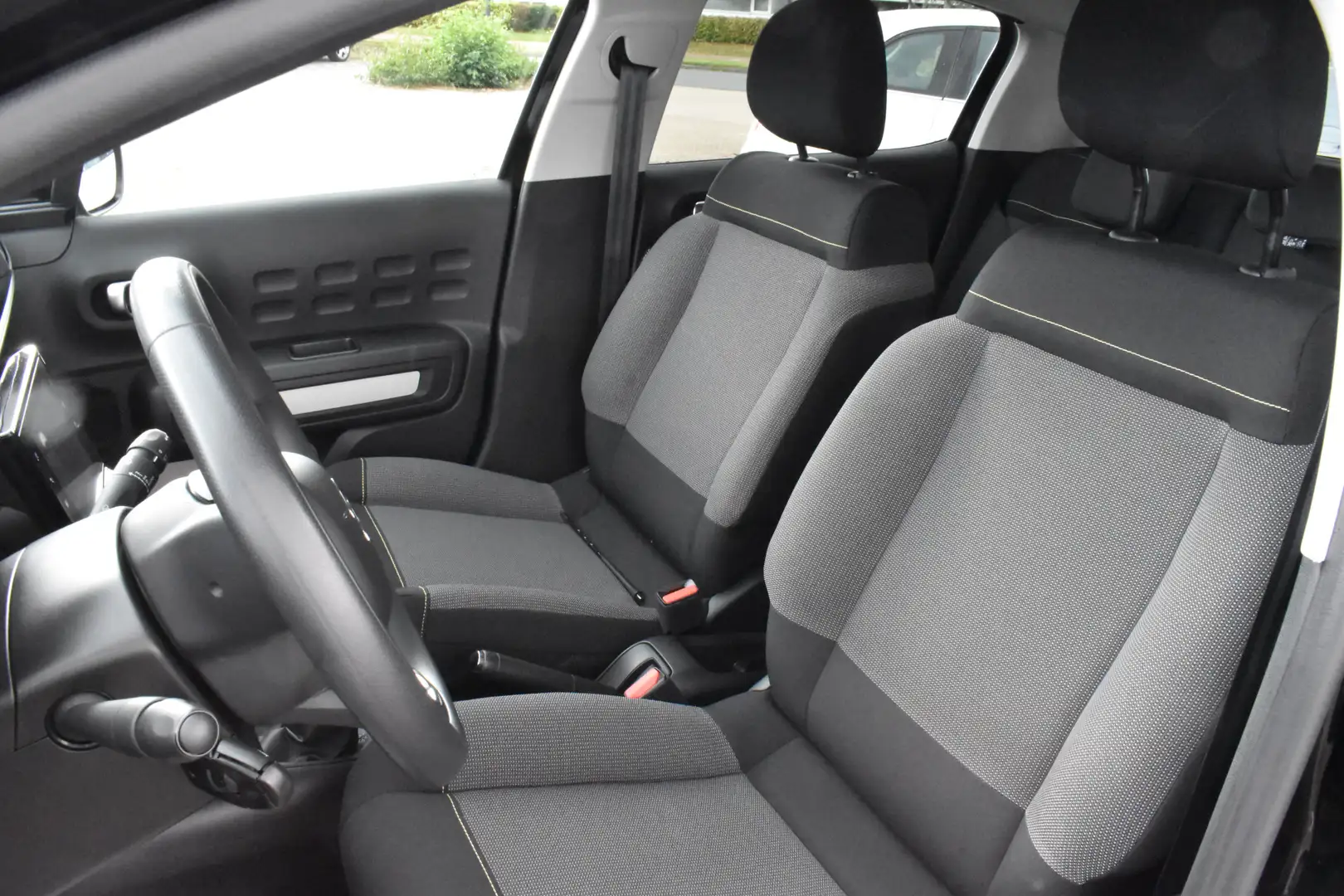 Citroen C3 PureTech 82 S&S Feel Edition | Navi Apple carplay Zwart - 2