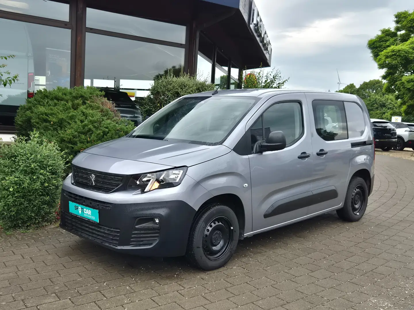Peugeot Partner Premium L1 BlueHDi 100 - AHK/Navi/3-Sitzer/Sitzh. Silber - 2