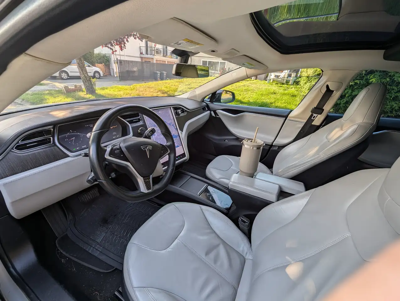 Tesla Model S снимка Tesla Model S