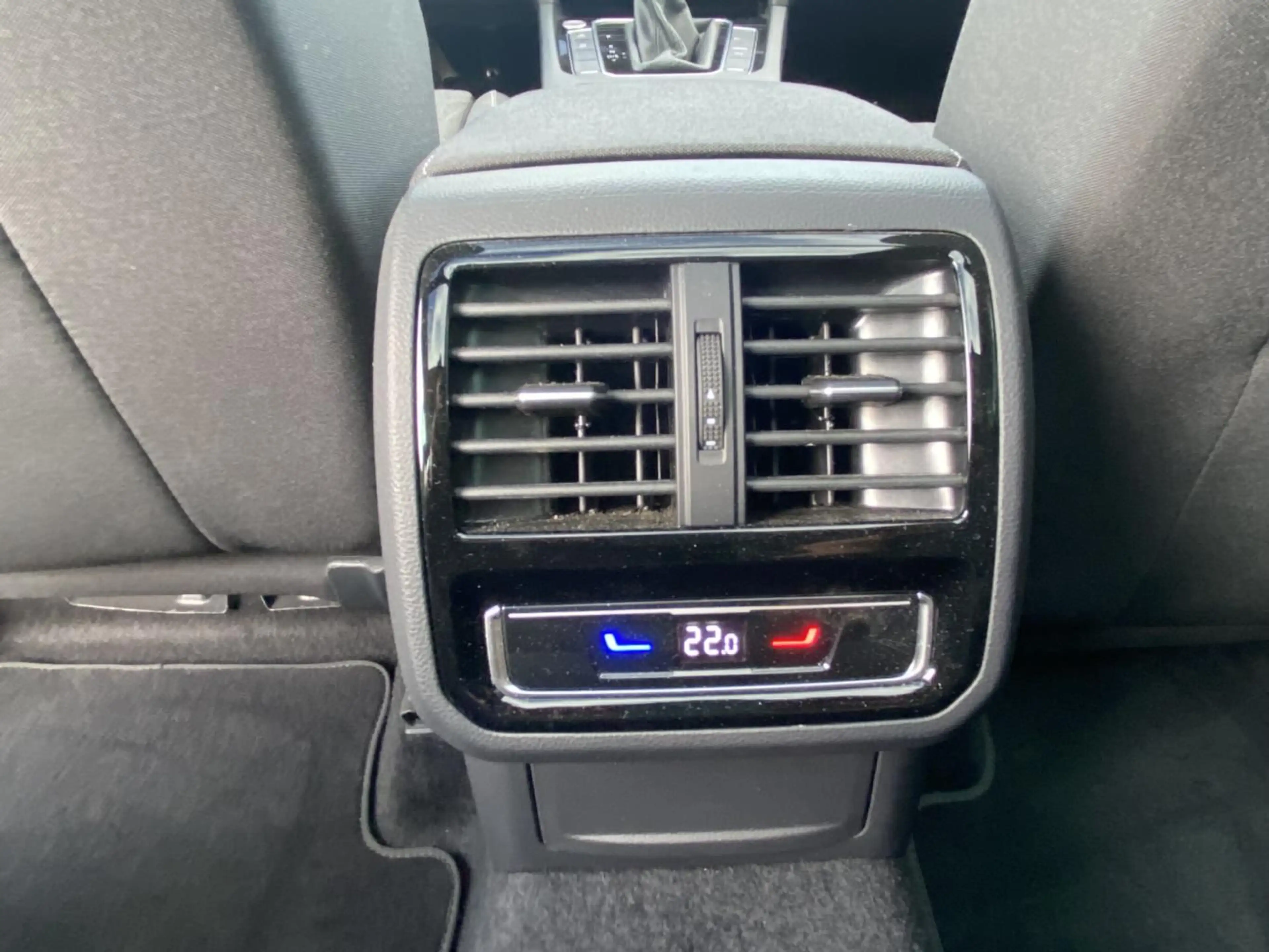 Volkswagen Passat Variant 2.0 TDI DSG Business STANDHEIZUNG — photo 14