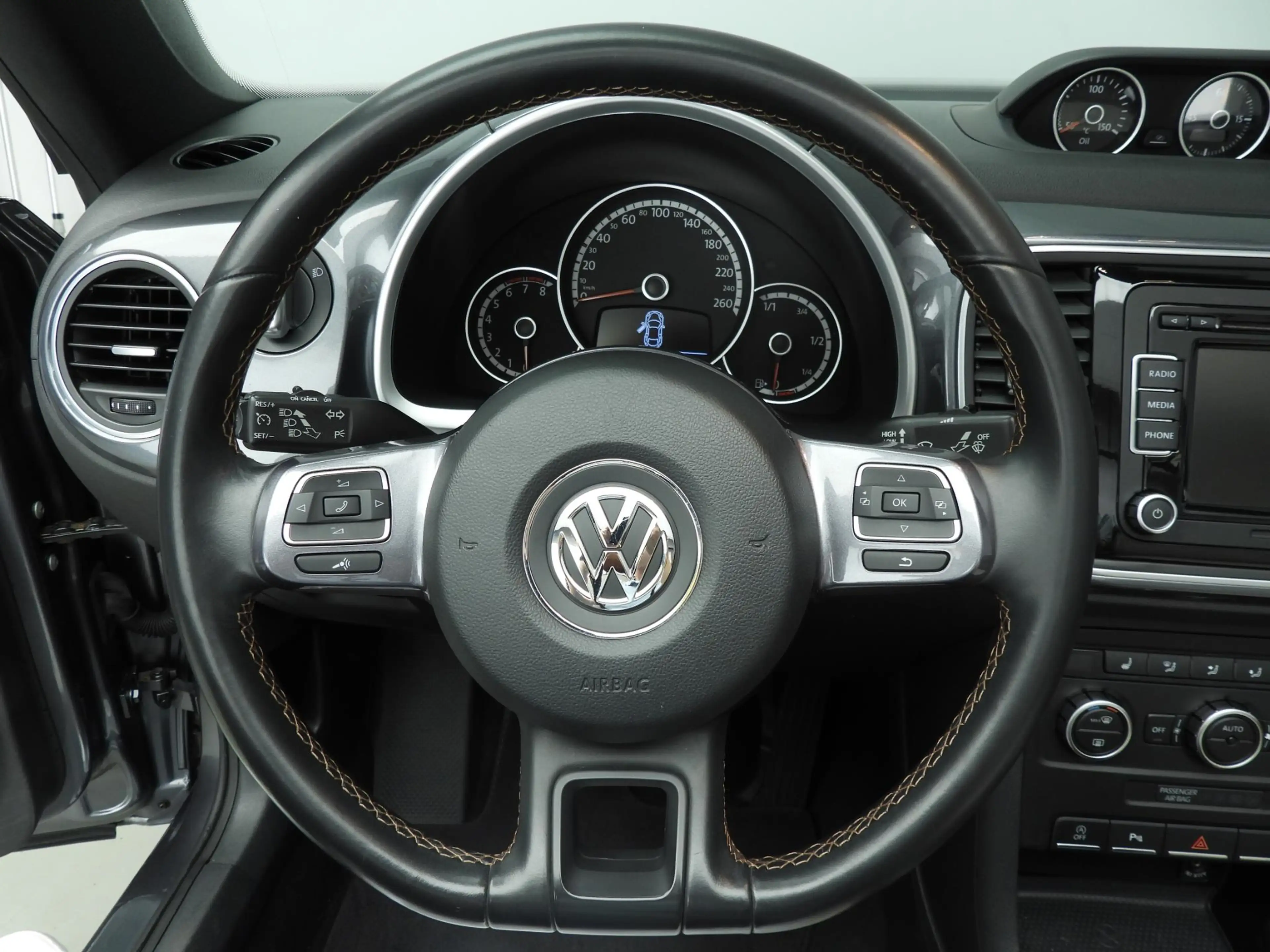 Volkswagen Beetle Cabriolet 1.2 TSI Design | 17" | Stoelverwarming | — photo 12