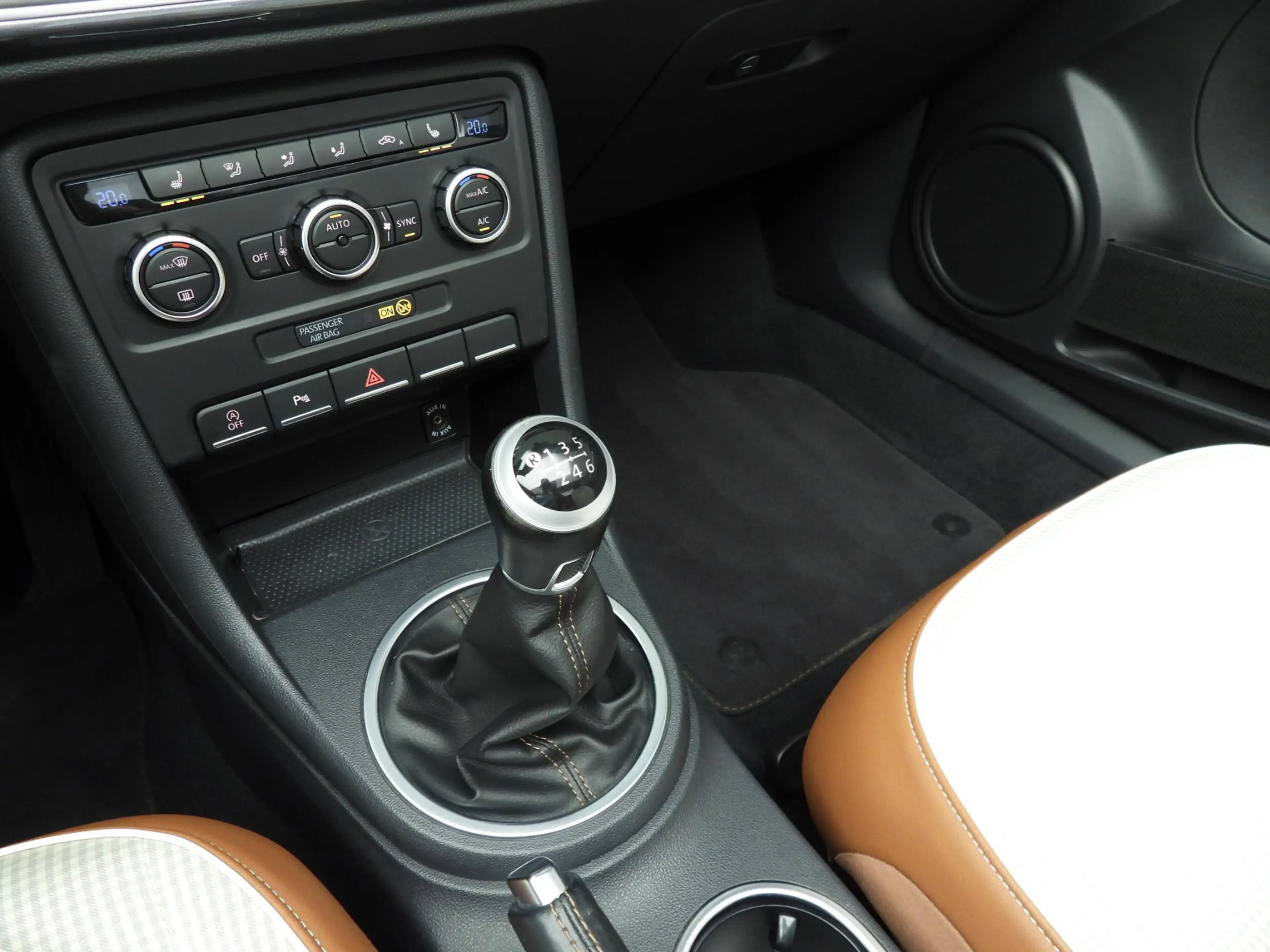 Volkswagen Beetle Cabriolet 1.2 TSI Design | 17" | Stoelverwarming | — photo 13