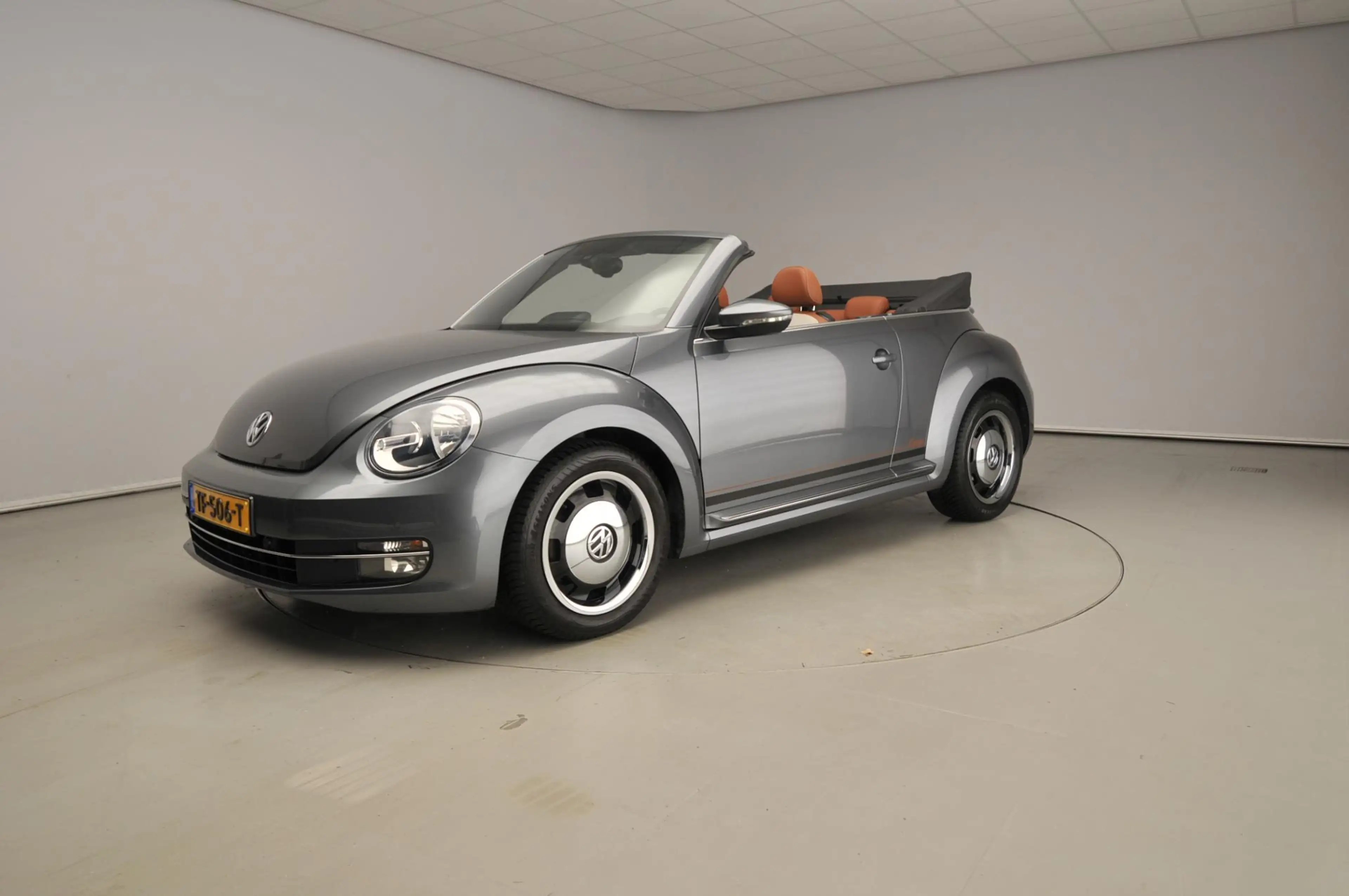 Volkswagen Beetle Cabriolet 1.2 TSI Design | 17" | Stoelverwarming |
