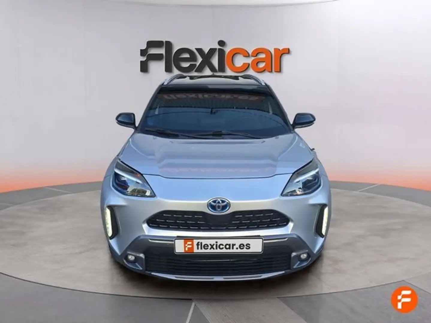 Toyota Yaris Cross 120H Adventure Gris - 2