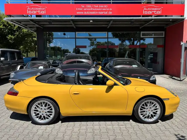 Porsche 911 view 8